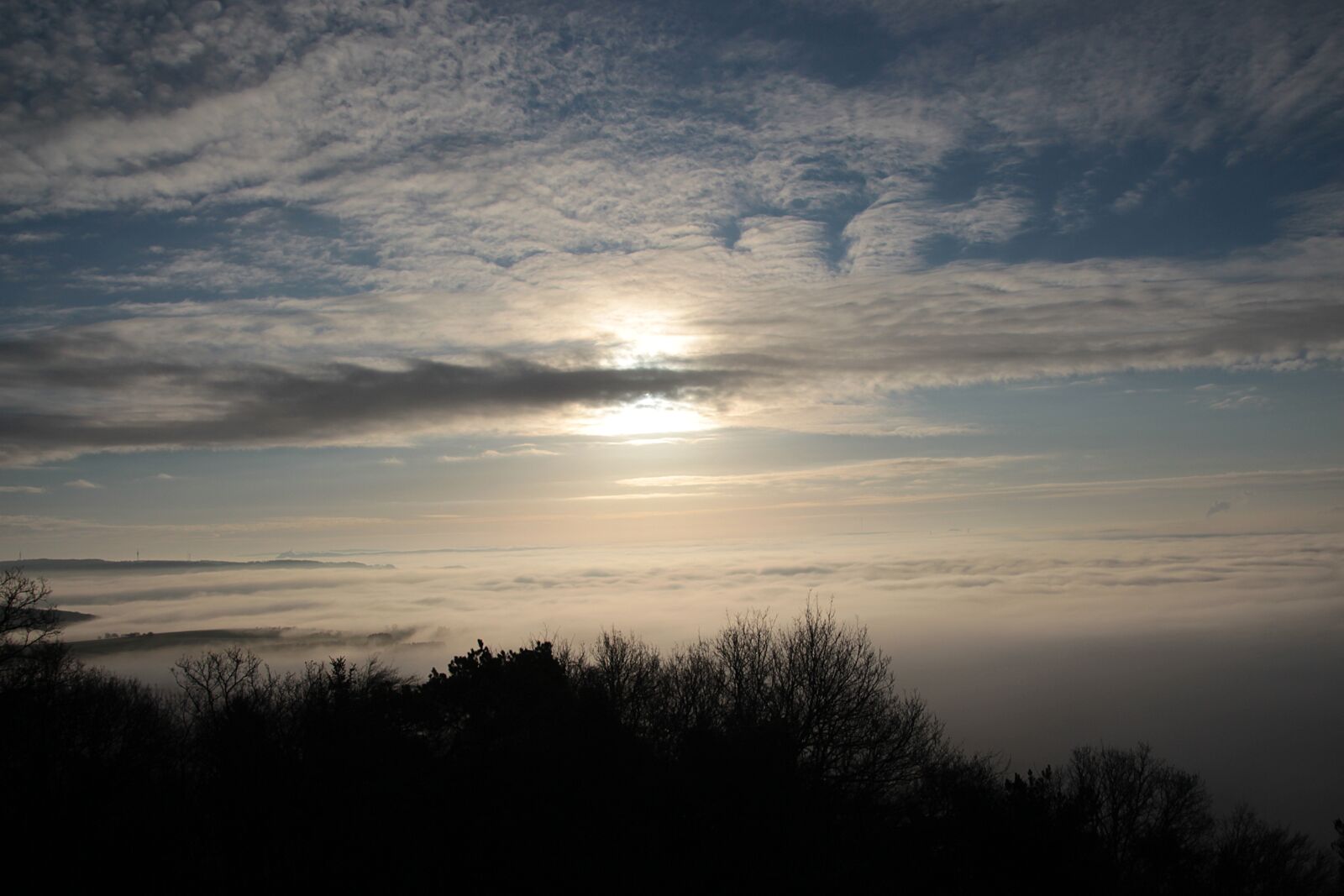 Canon EOS 700D (EOS Rebel T5i / EOS Kiss X7i) sample photo. Lighting, fog clouds, sky photography