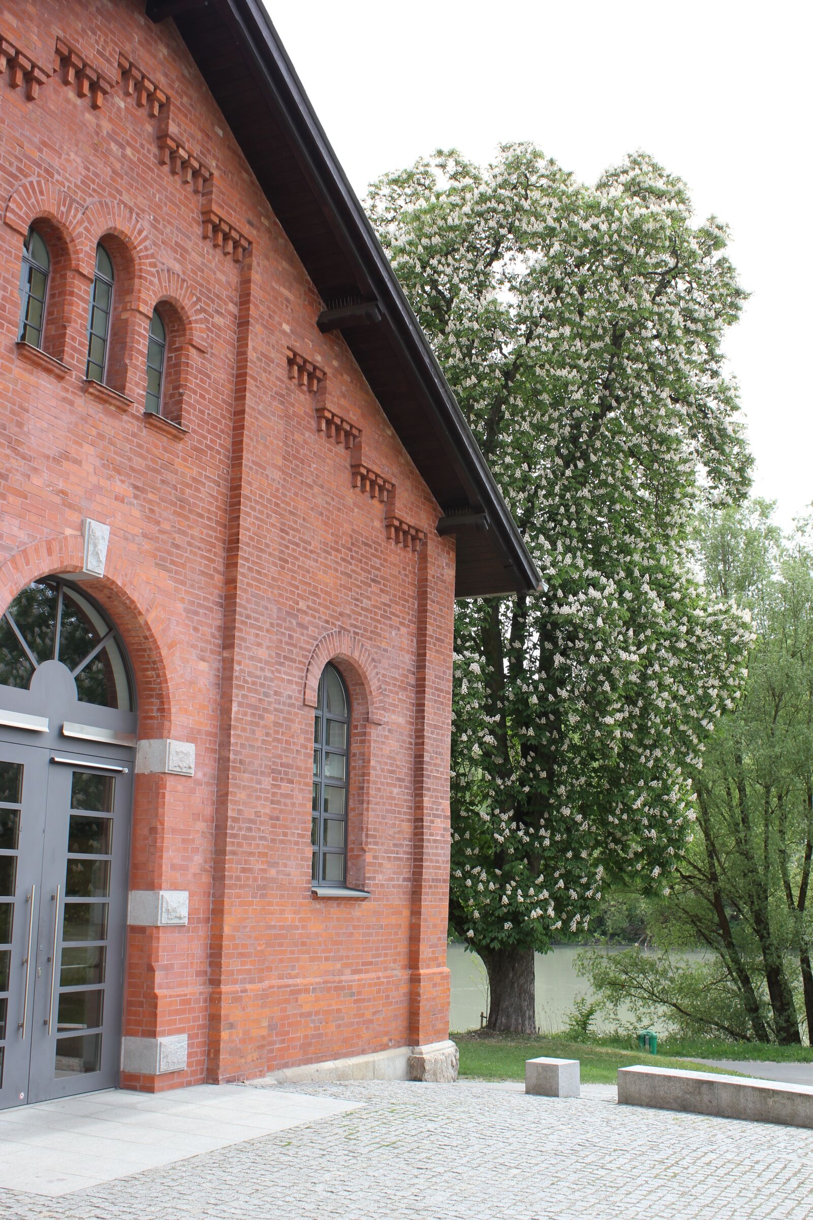Canon EOS 550D (EOS Rebel T2i / EOS Kiss X4) sample photo. Passau, architecture, window photography