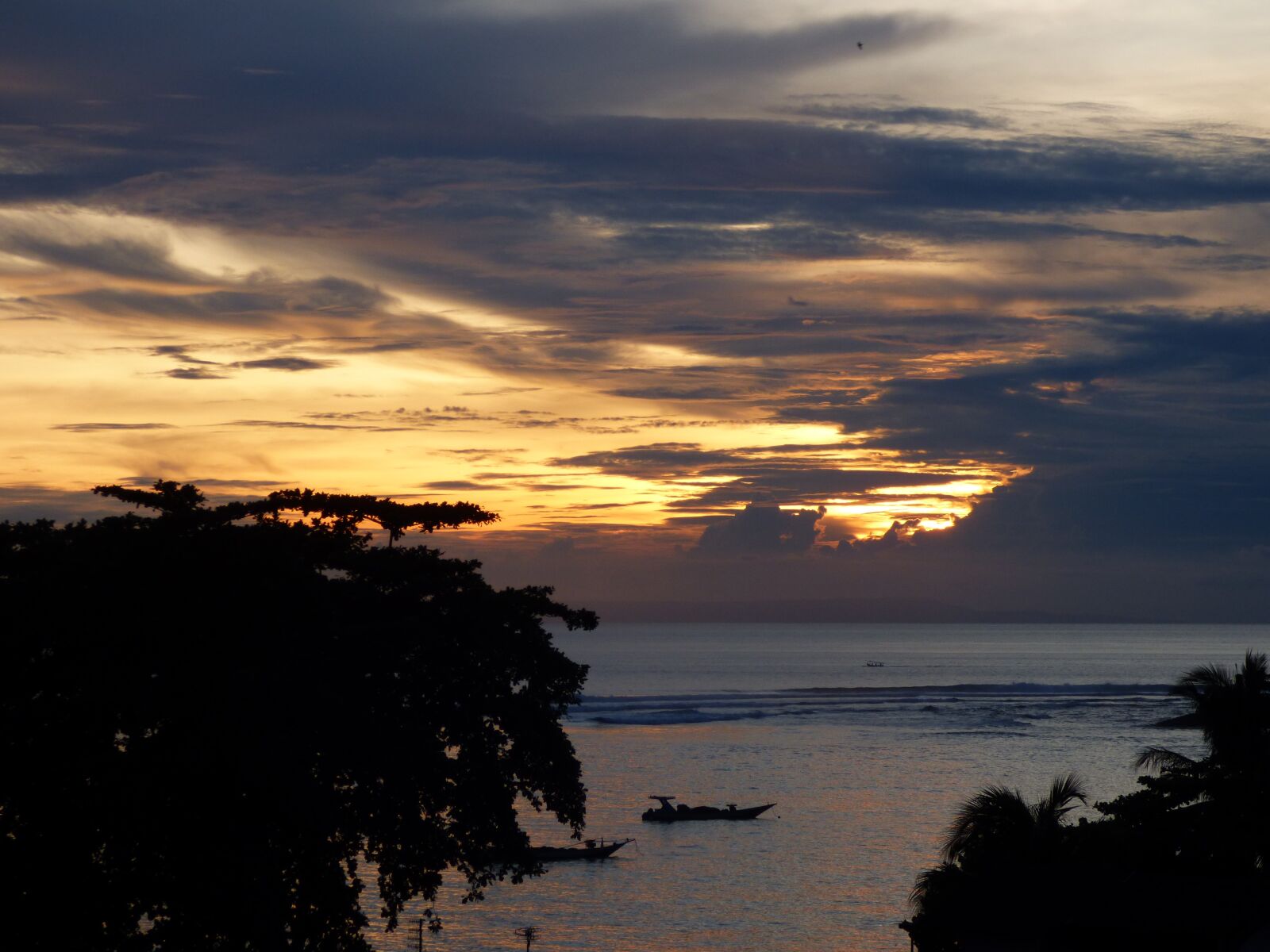 Panasonic Lumix DMC-FZ70 sample photo. Lombok, sunset, evening photography