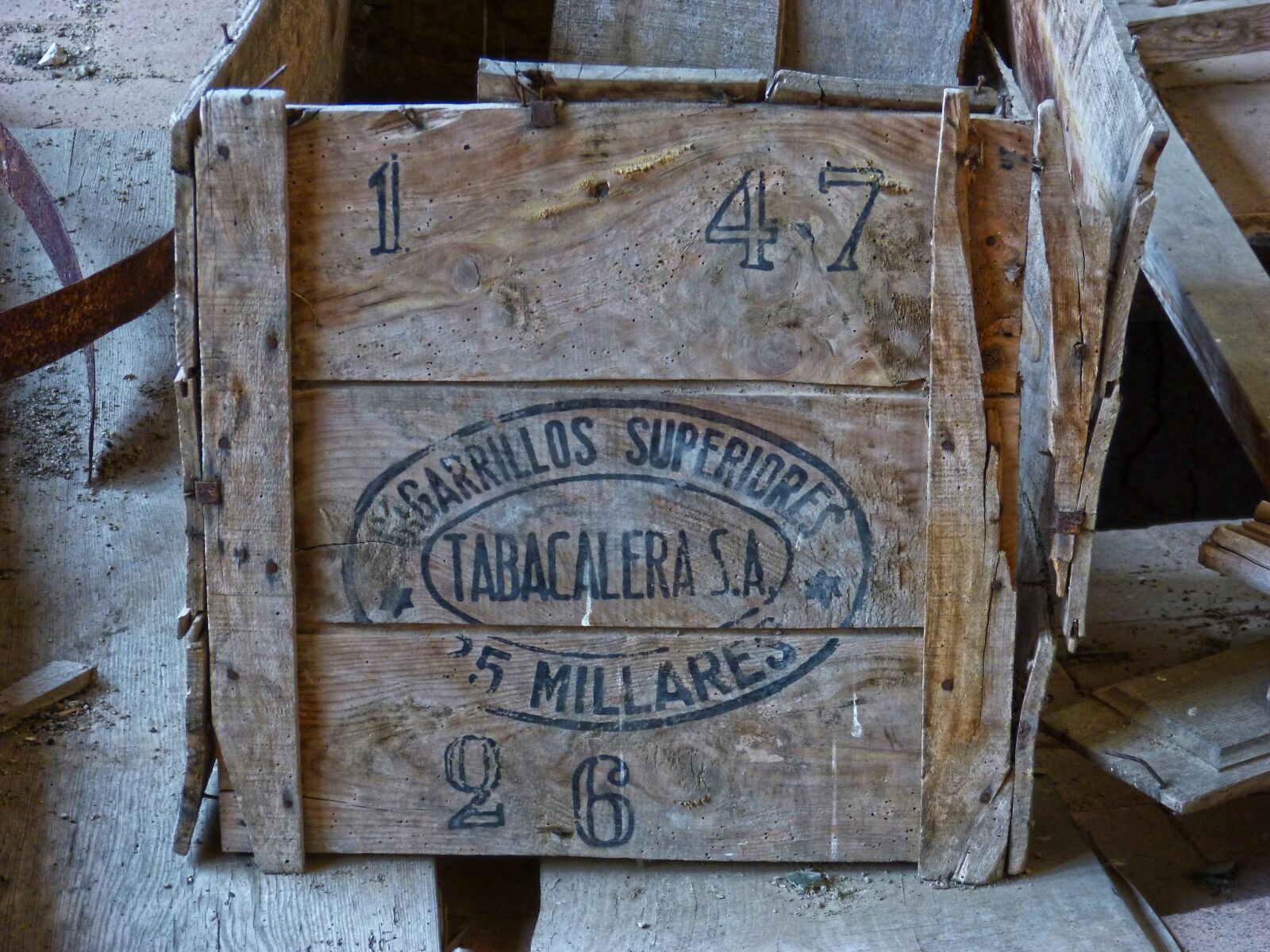 Panasonic DMC-FZ62 sample photo. Wooden box, packing, cigars photography