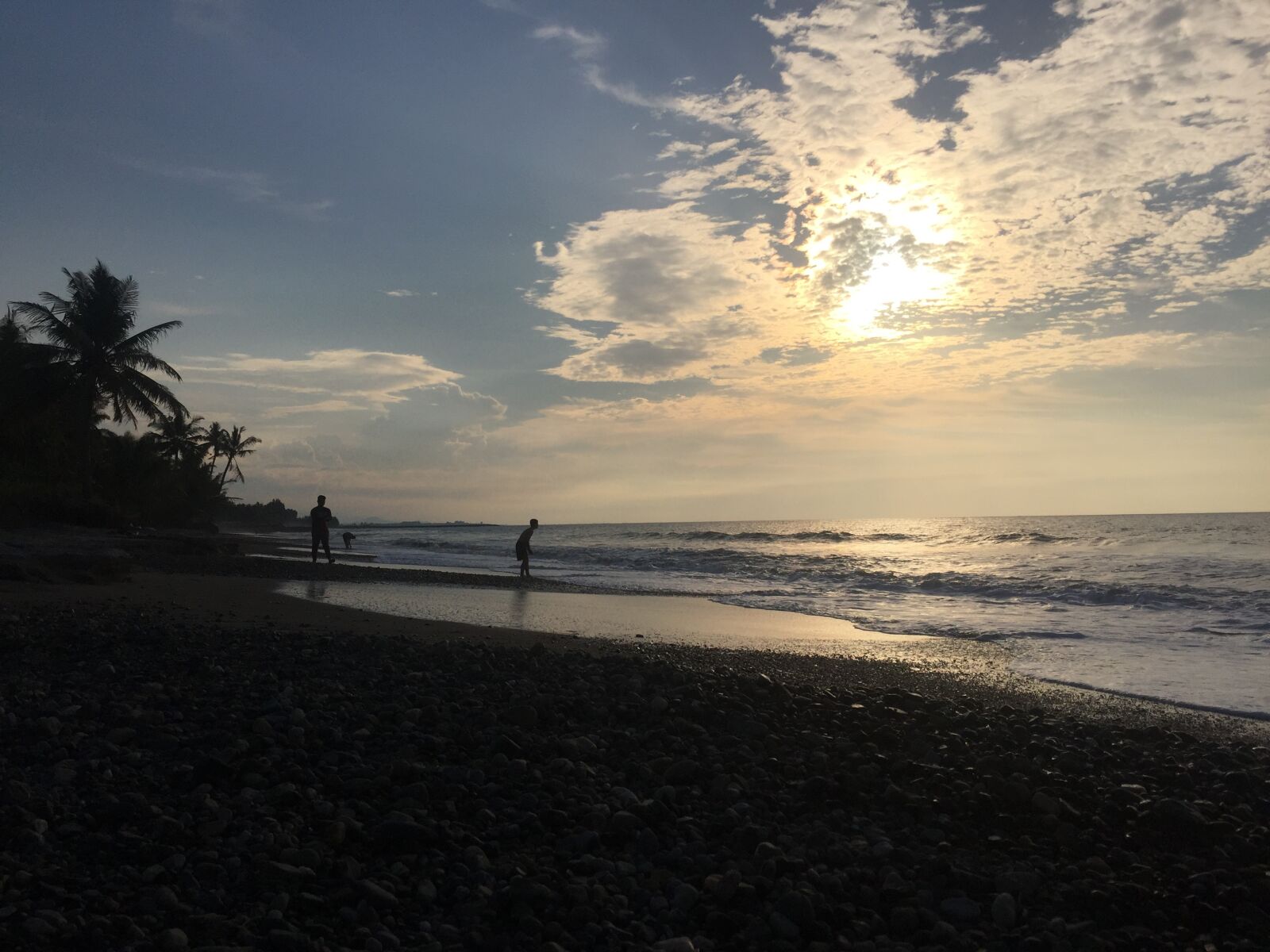 iPhone 6 back camera 4.15mm f/2.2 sample photo. Beach, sunset, nature photography