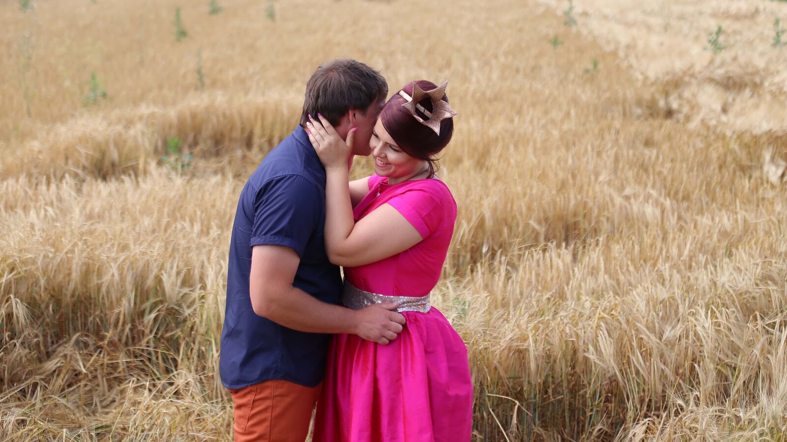 Canon EOS 6D + Canon EF 50mm F1.4 USM sample photo. Girlfriend, hugging, boyfriend, wheat photography