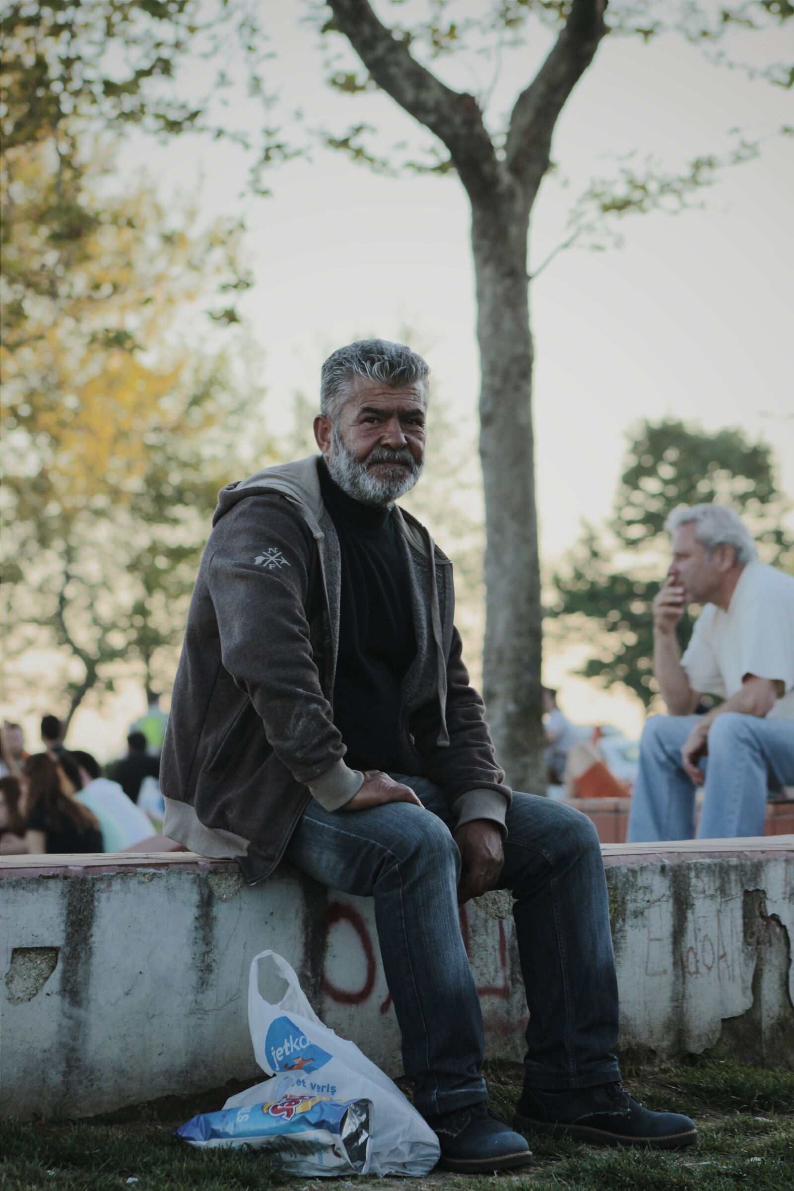 Canon EF 75-300mm f/4-5.6 sample photo. Sitting, waiting, green, chill photography