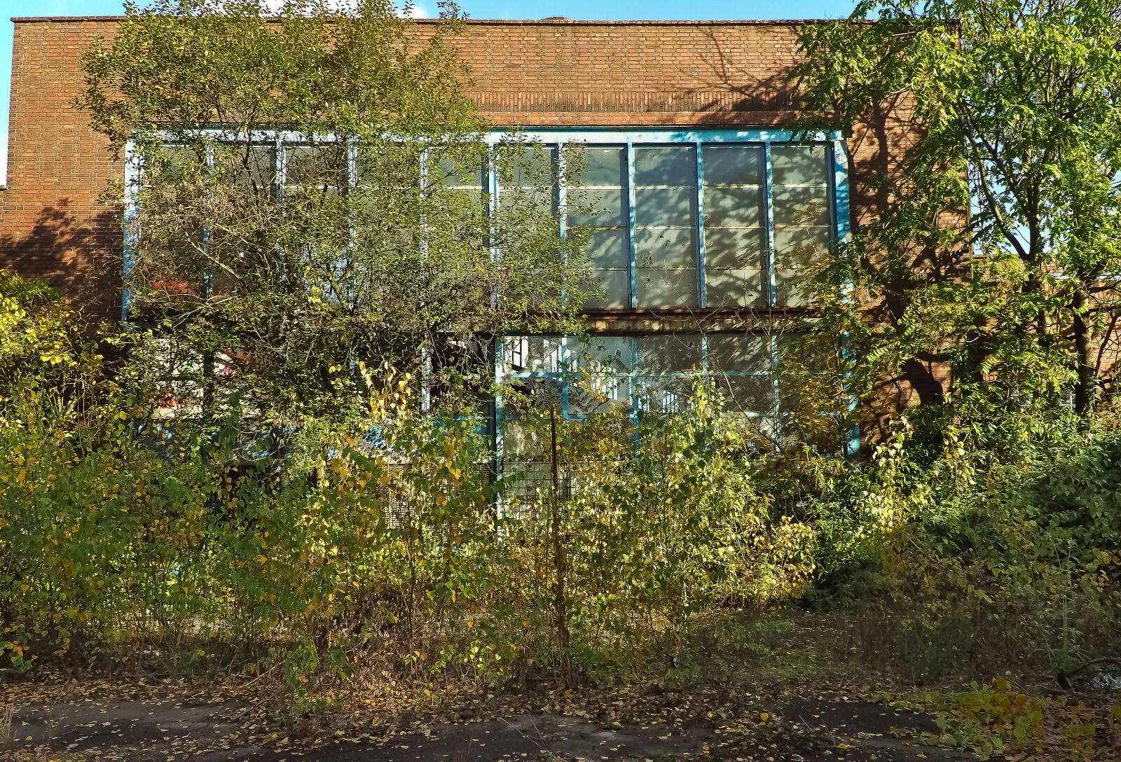 Olympus OM-D E-M10 sample photo. Lost places, factory, old photography