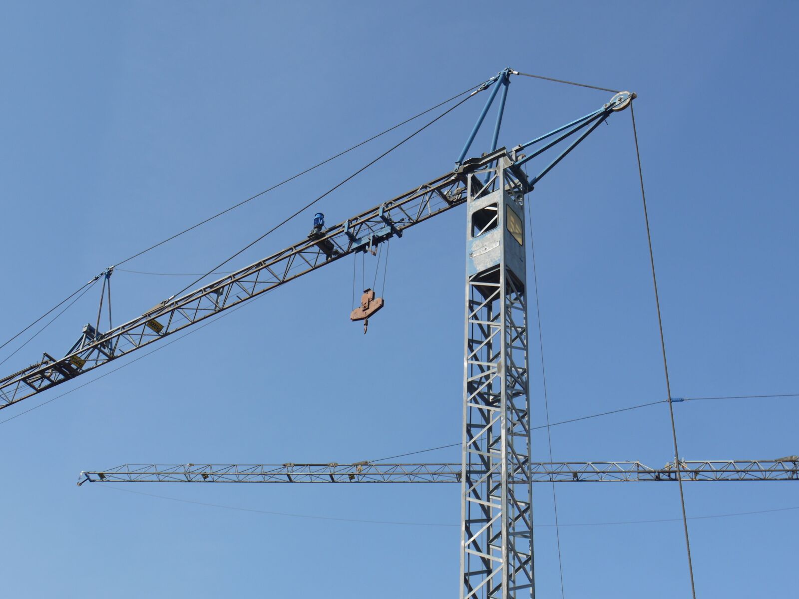 Panasonic Lumix DMC-G1 sample photo. Site, crane, housebuilding photography
