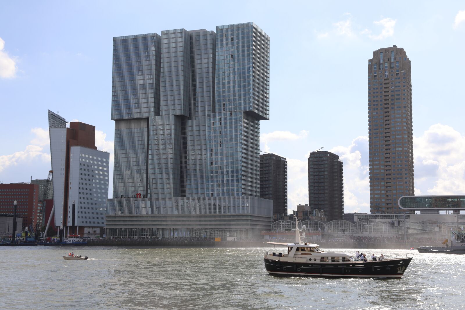 Canon EOS 5D Mark IV sample photo. Rotterdam, port, skyscraper photography