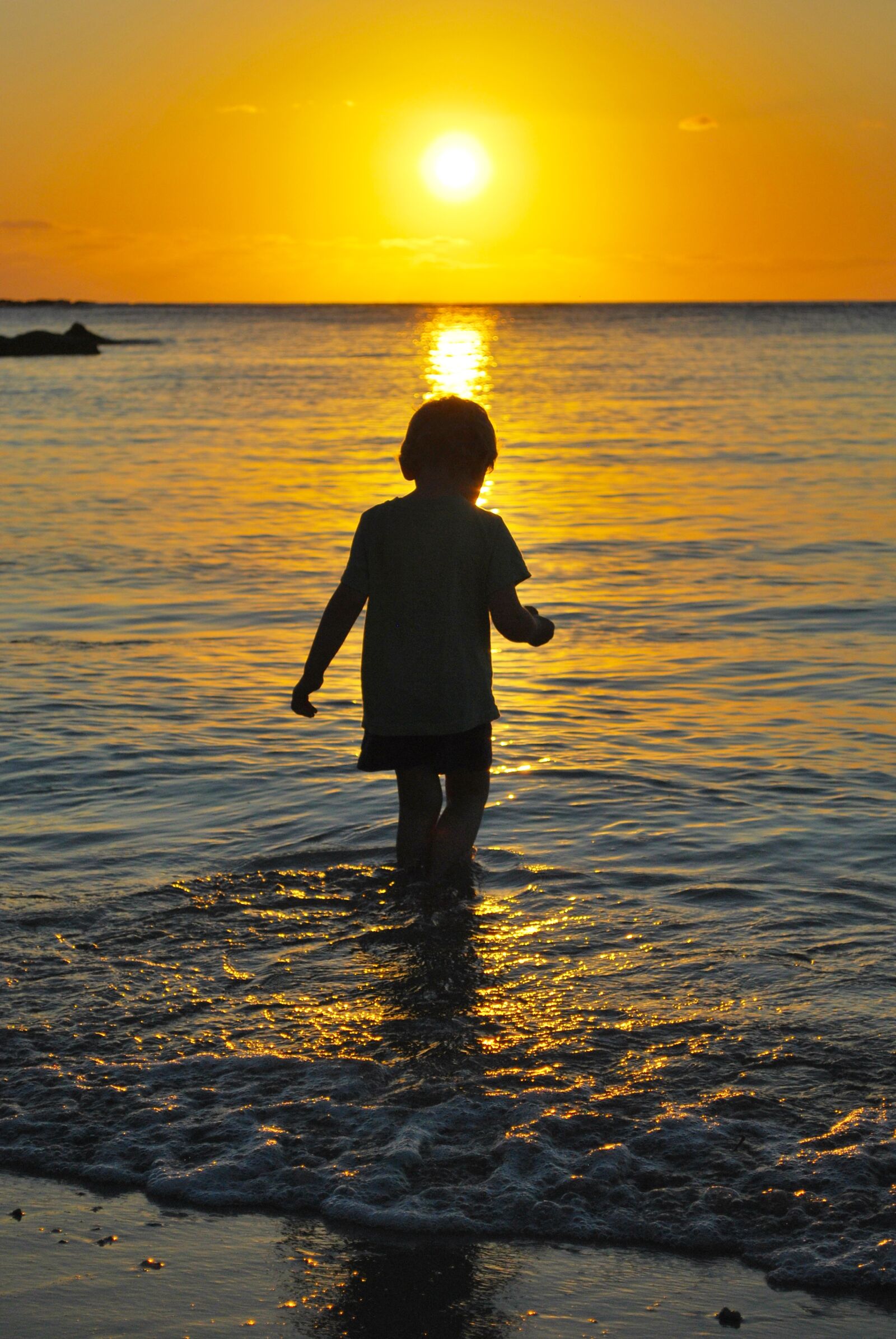 Nikon D60 sample photo. Boy, sea, sunset photography