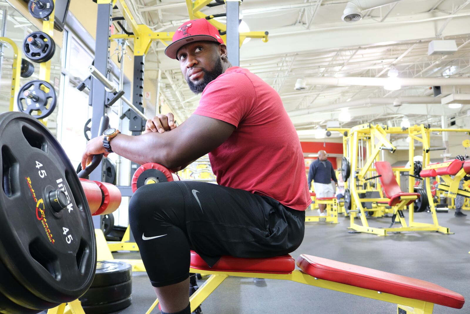 Canon EOS 750D (EOS Rebel T6i / EOS Kiss X8i) sample photo. Man, working out, gym photography