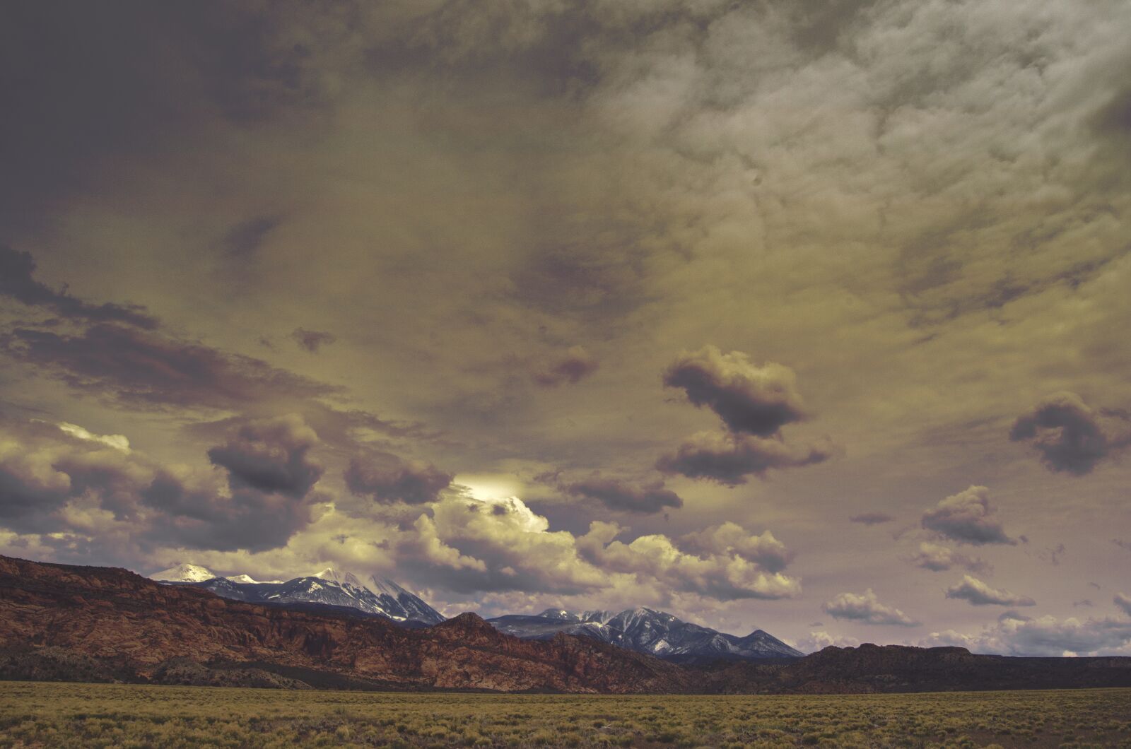 Nikon D7000 sample photo. Clouds, mountains, landscape photography