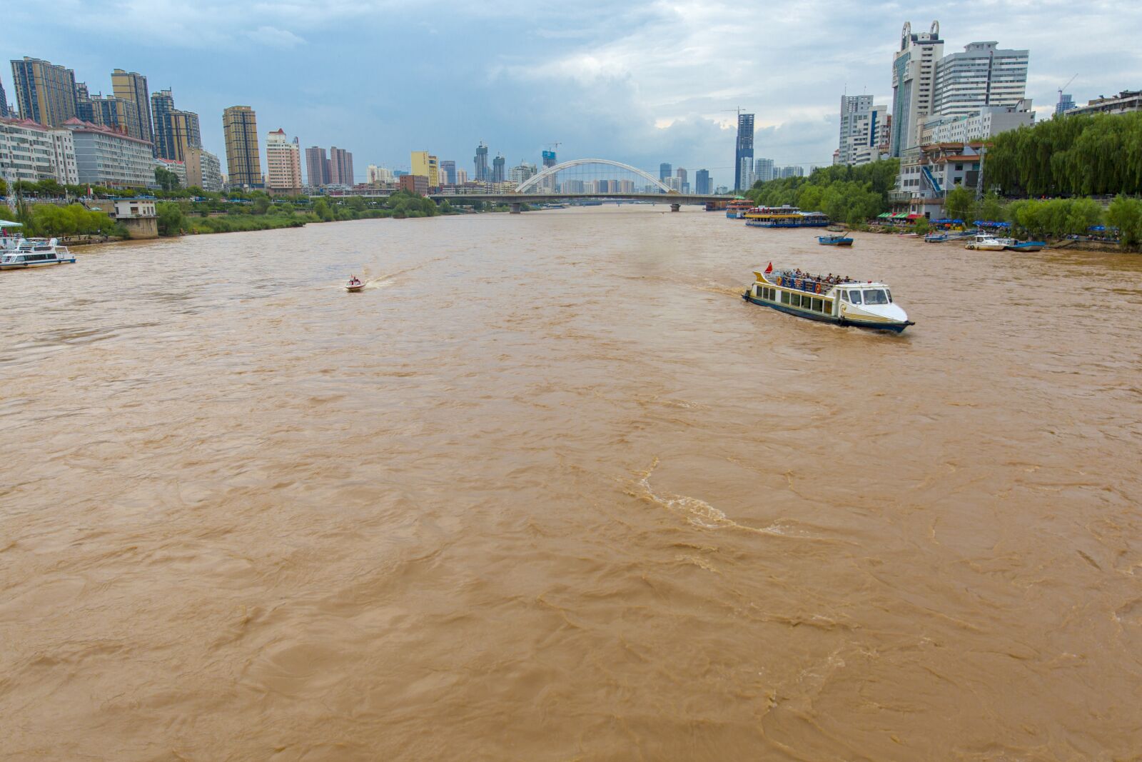 Canon EF 24-70mm F2.8L II USM sample photo. Yellow river, lanzhou, city photography