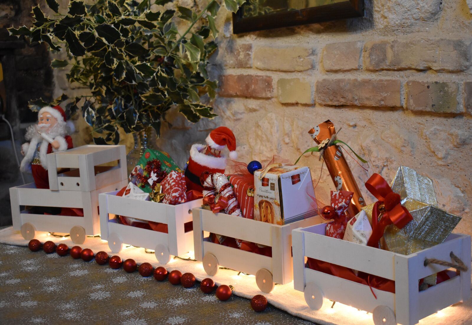 Nikon D5600 sample photo. Christmas, train, gifts photography