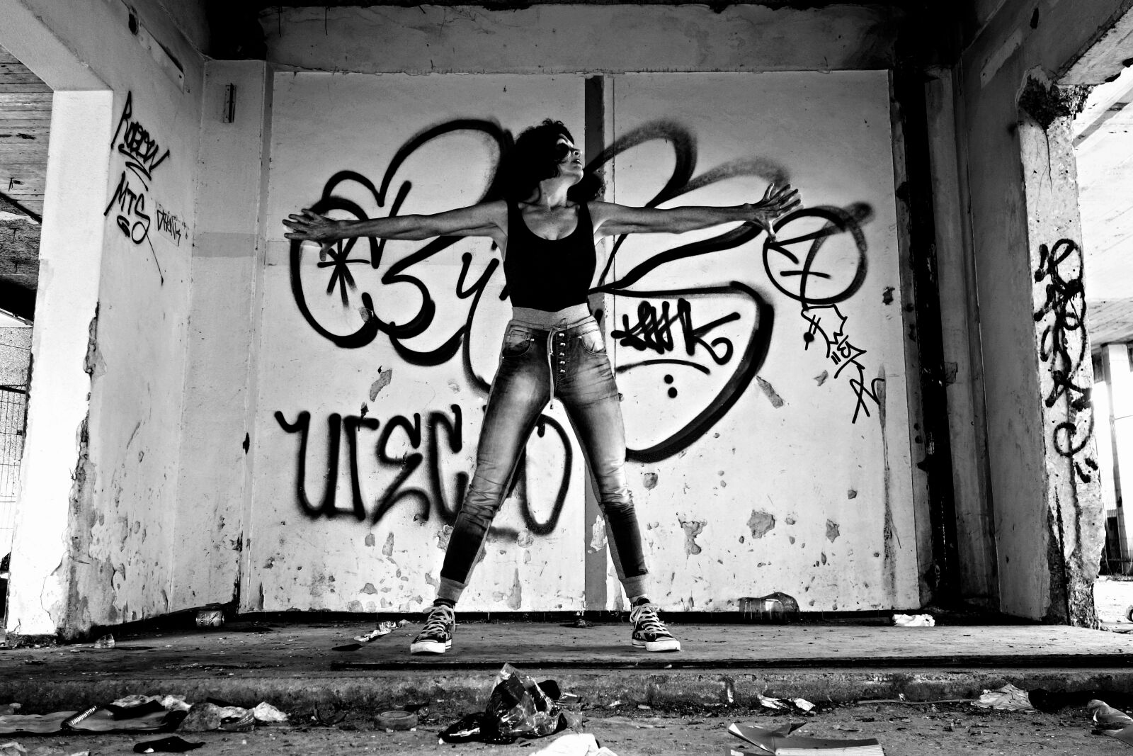 Sony Cyber-shot DSC-RX100 sample photo. Back, drop, building, clothing photography