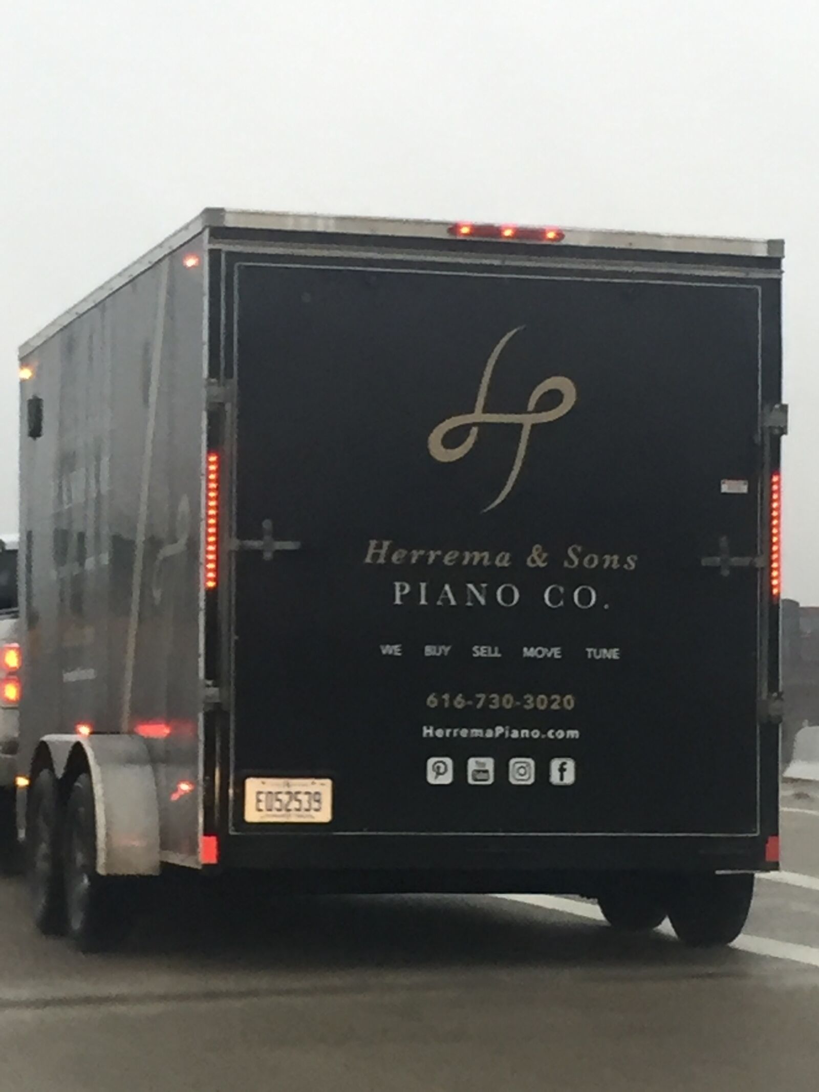 iPhone 6 back camera 4.15mm f/2.2 sample photo. Truck, highway, traffic photography