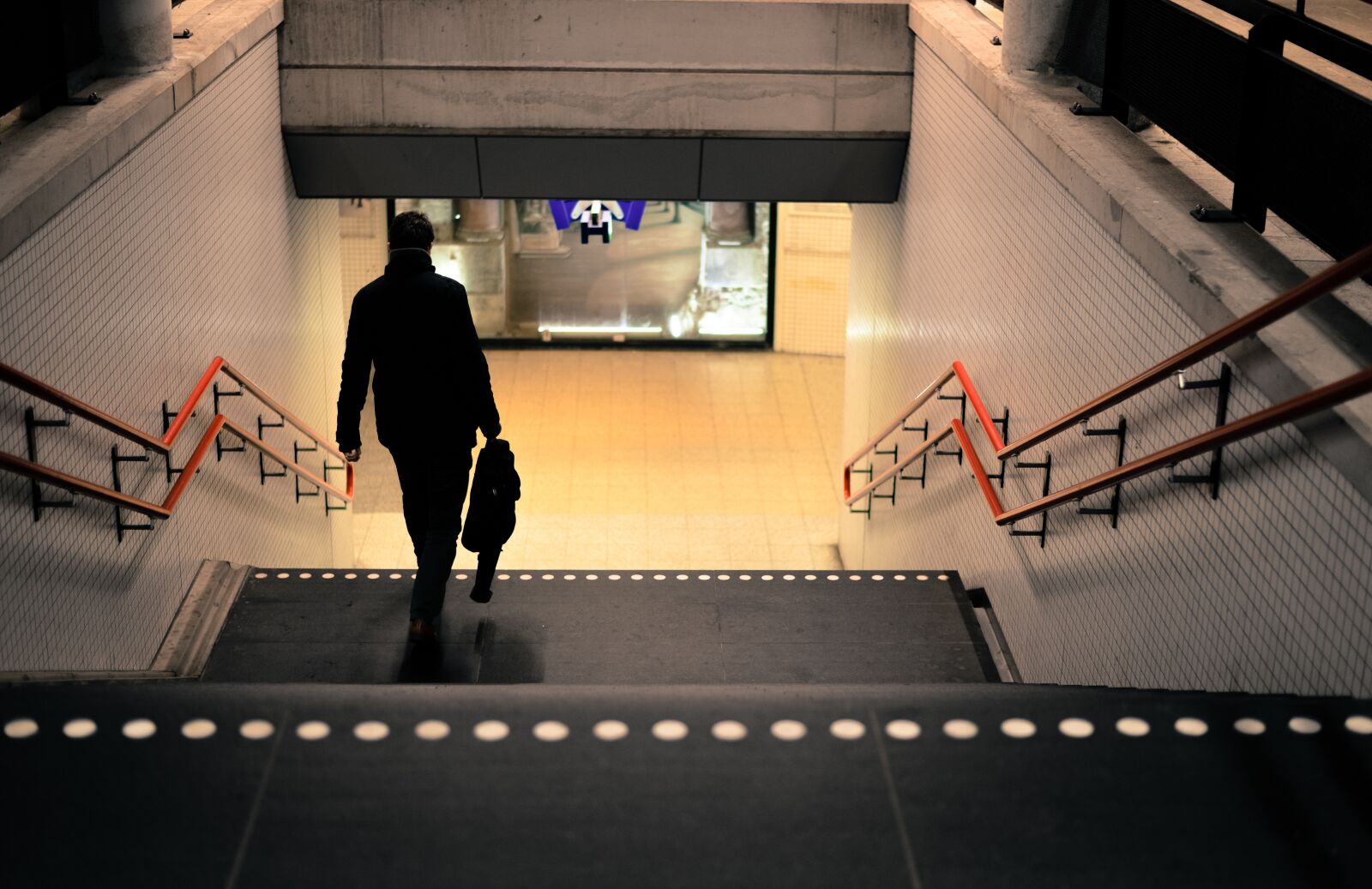 Nikon D610 sample photo. Man, walking, home photography