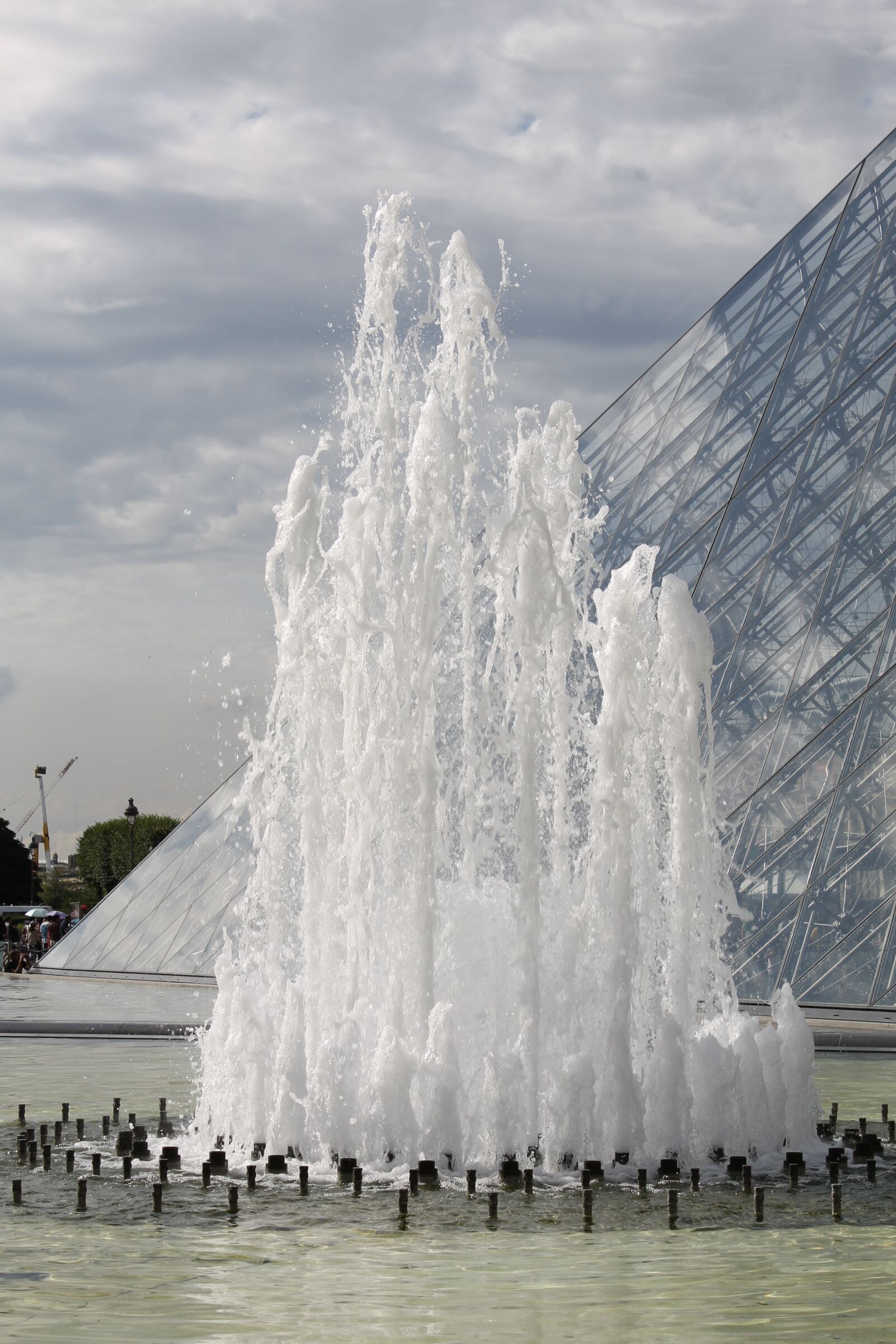 Canon EOS 1100D (EOS Rebel T3 / EOS Kiss X50) sample photo. Basin, water, fountain photography