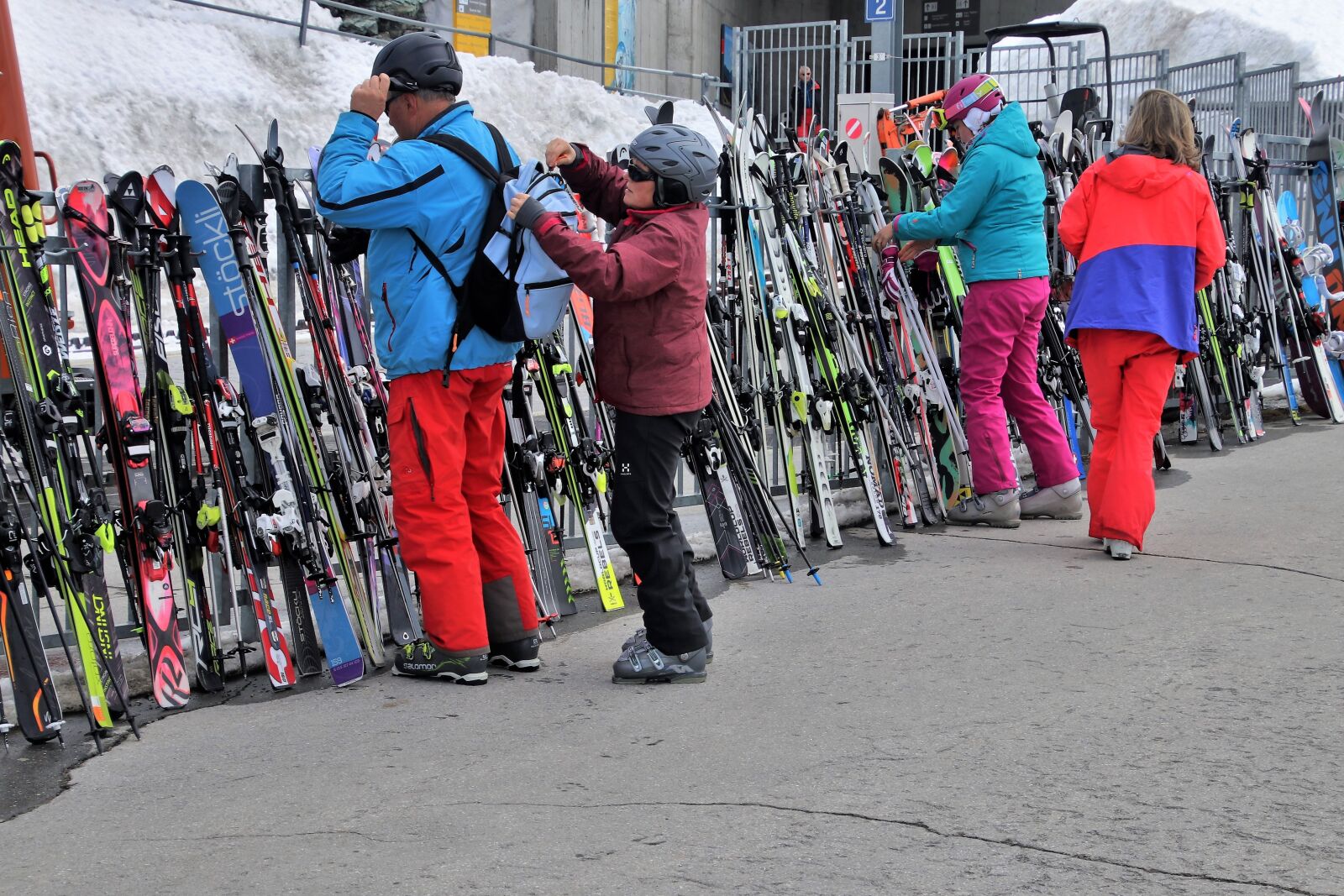 Canon EOS 80D sample photo. Ski, skis, skiers photography