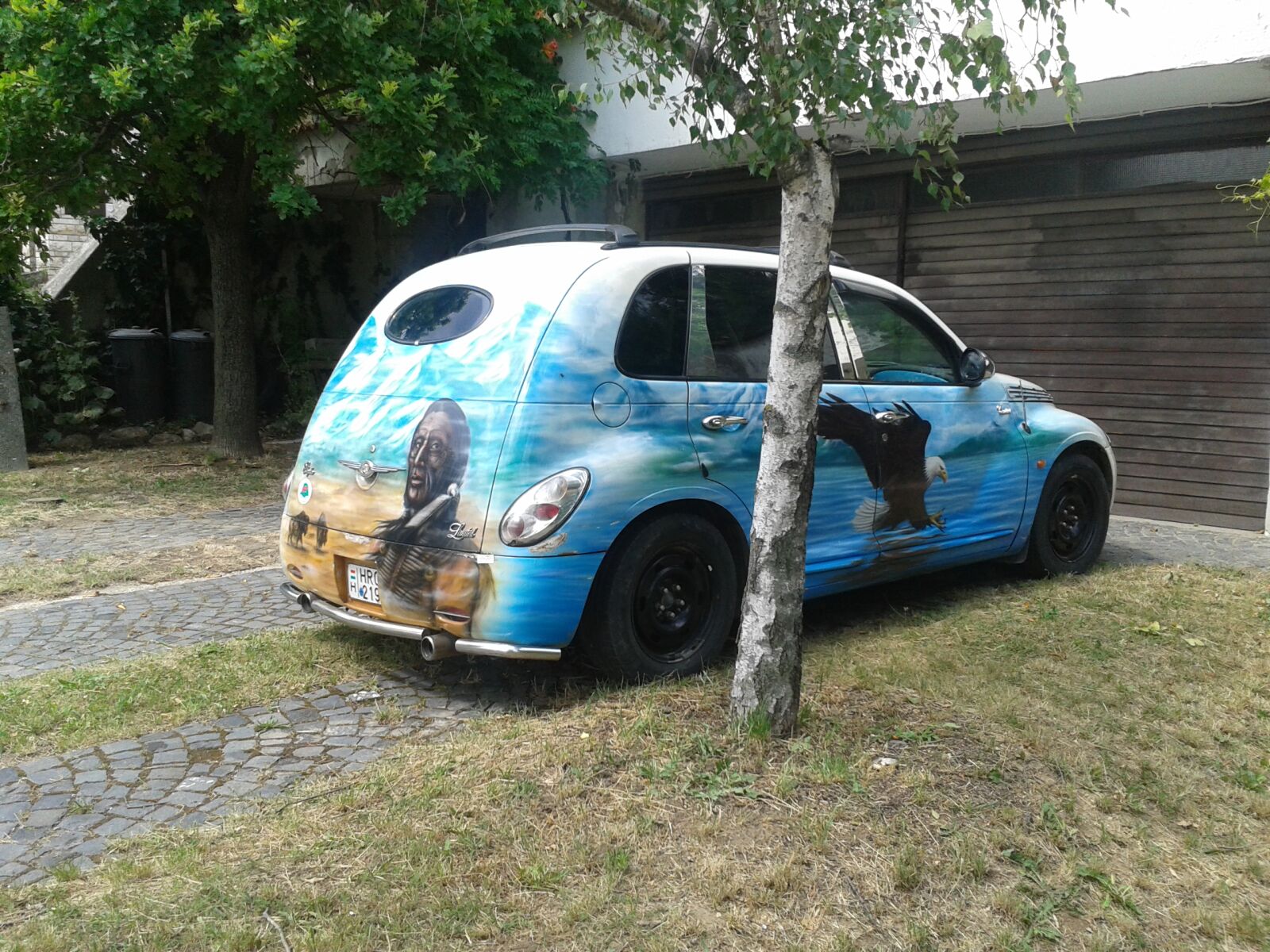 Samsung Galaxy S3 Mini sample photo. Car, graffiti, hippies, painted photography