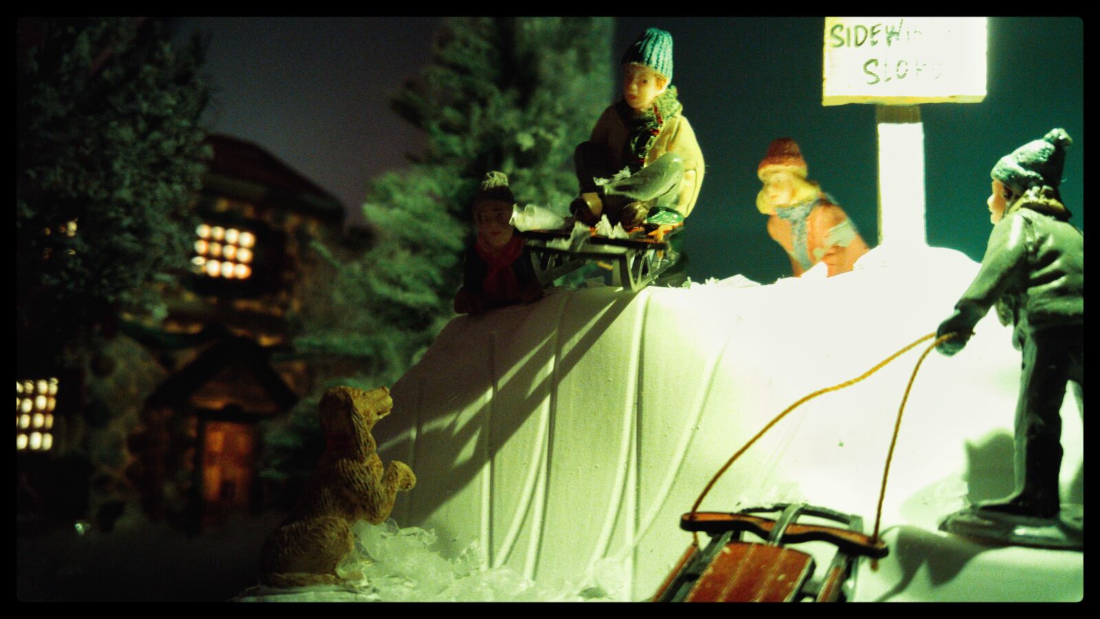LG G4 sample photo. Christmas, green, mini, night photography