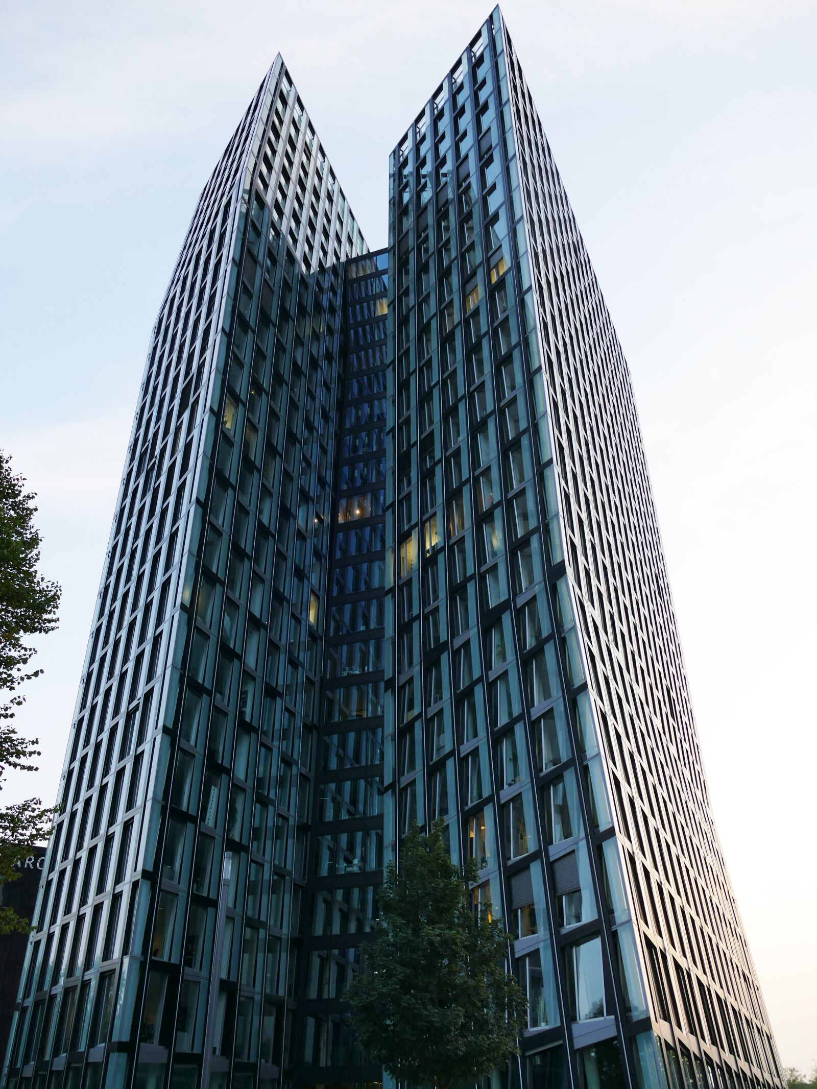 Panasonic Lumix DMC-FZ1000 sample photo. Architecture, modern, hamburg photography