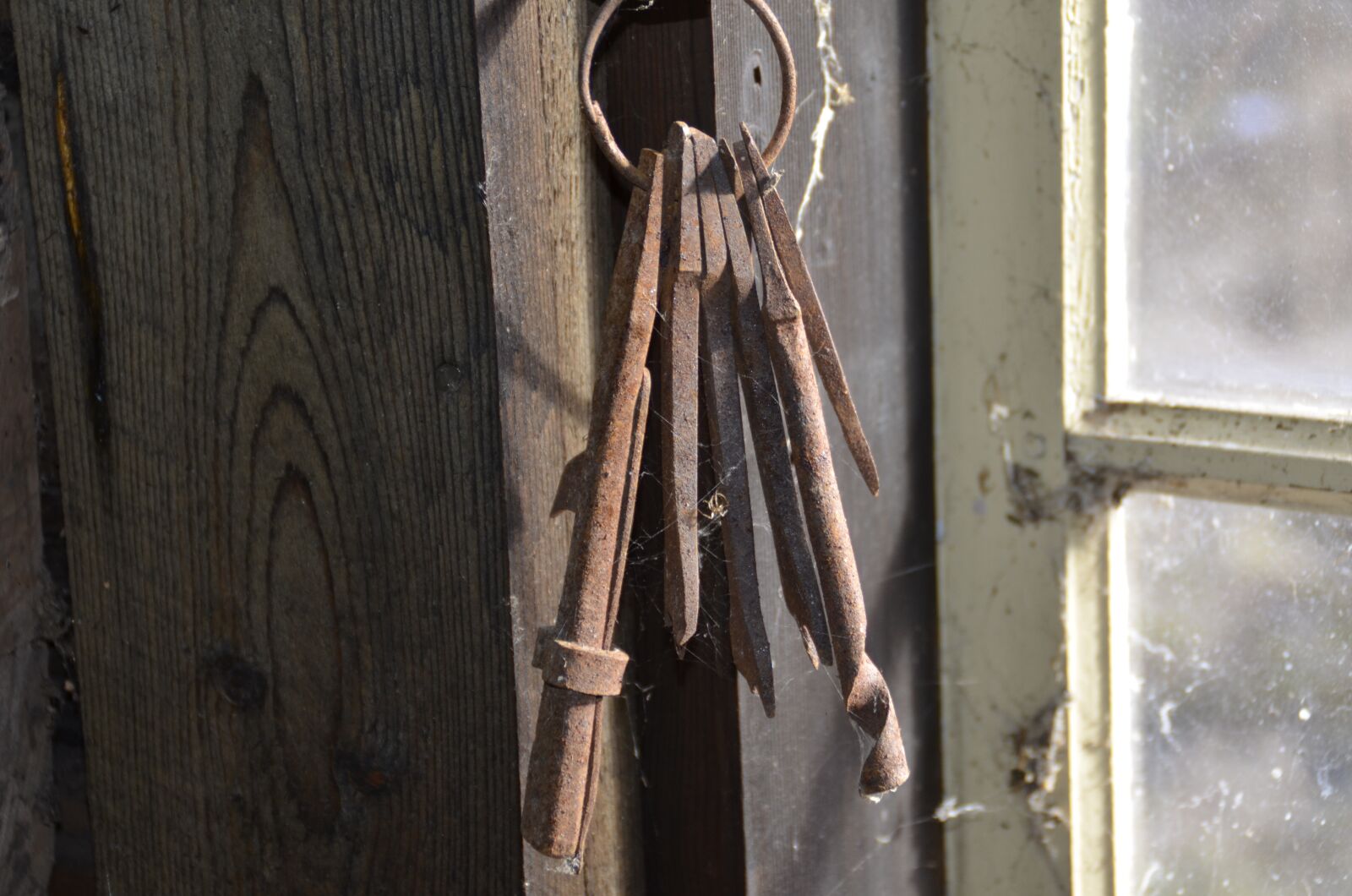 Nikon D5100 sample photo. Keys, old, window photography