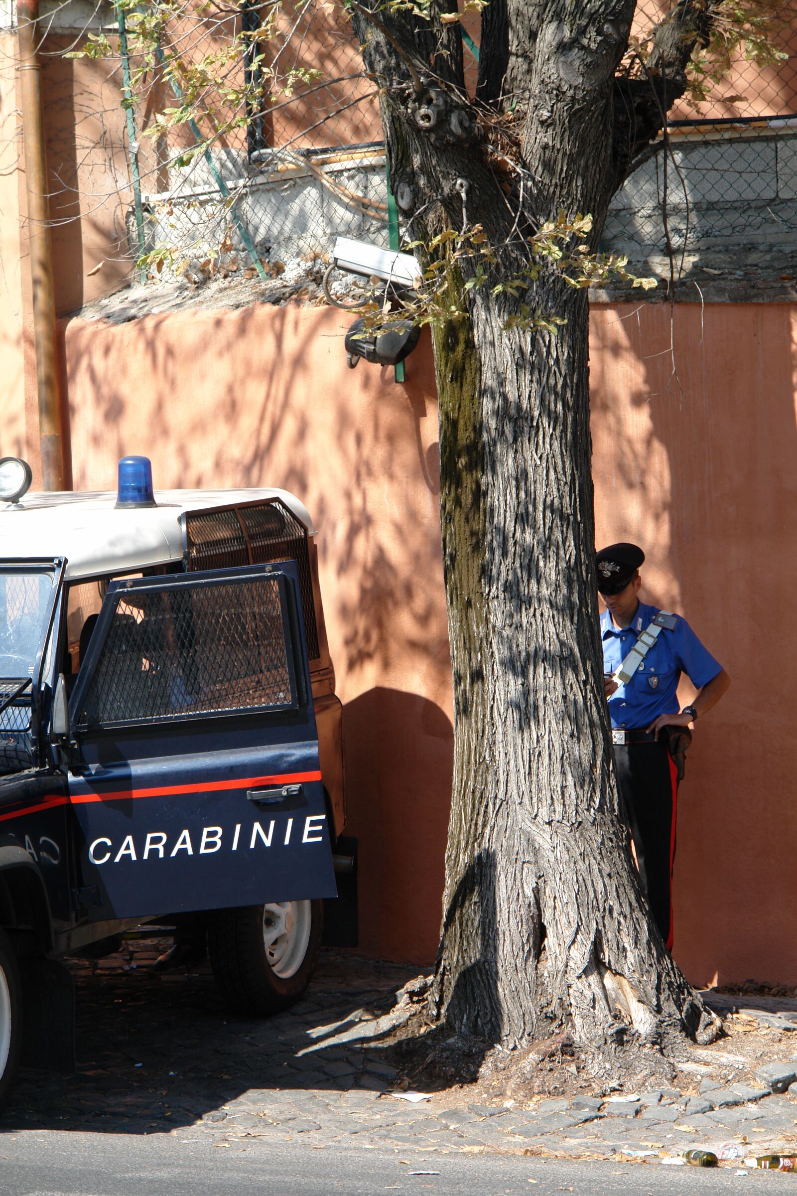 Sony DSC-R1 sample photo. Rome, police, cop photography