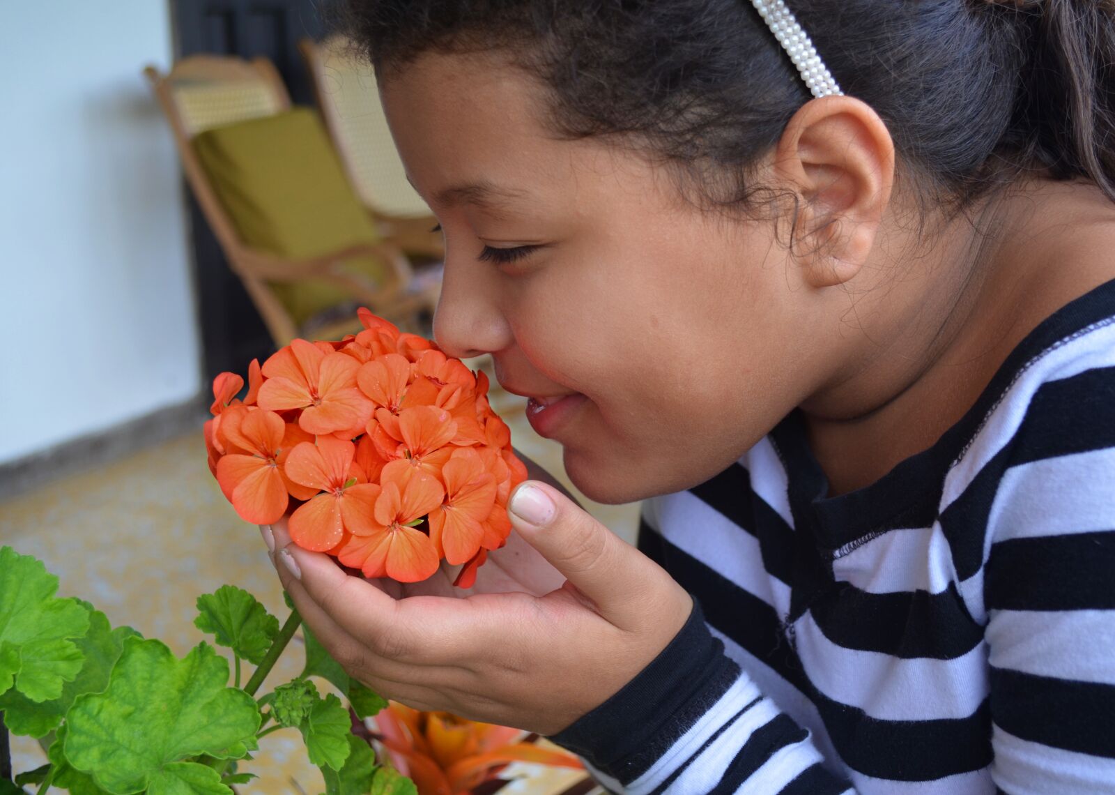 Nikon D5100 sample photo. Flower, smell, girl photography