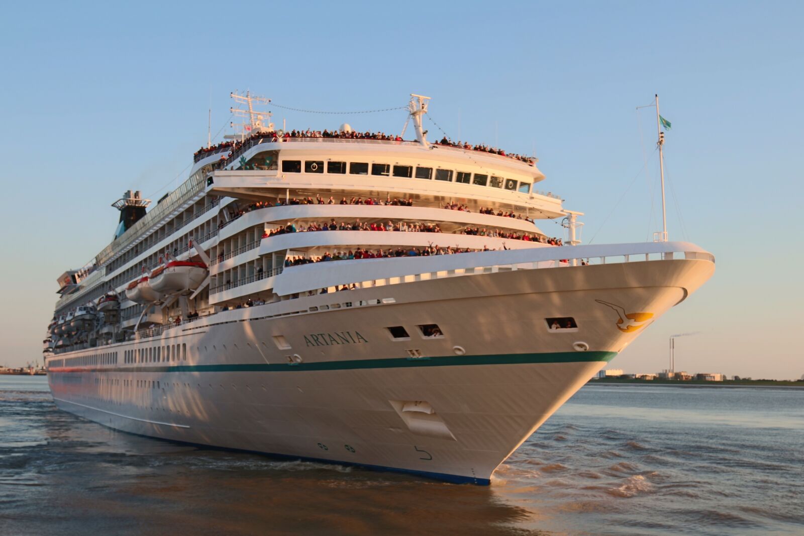 Canon EOS 70D + Canon EF 16-35mm F4L IS USM sample photo. Sea, cruise, travel photography
