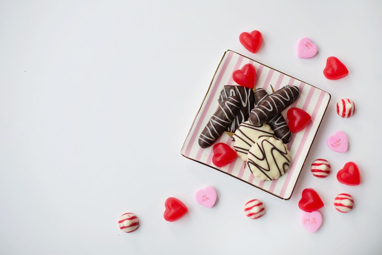 Canon EF 50mm F1.4 USM sample photo. Valentine's day, candy, heart photography