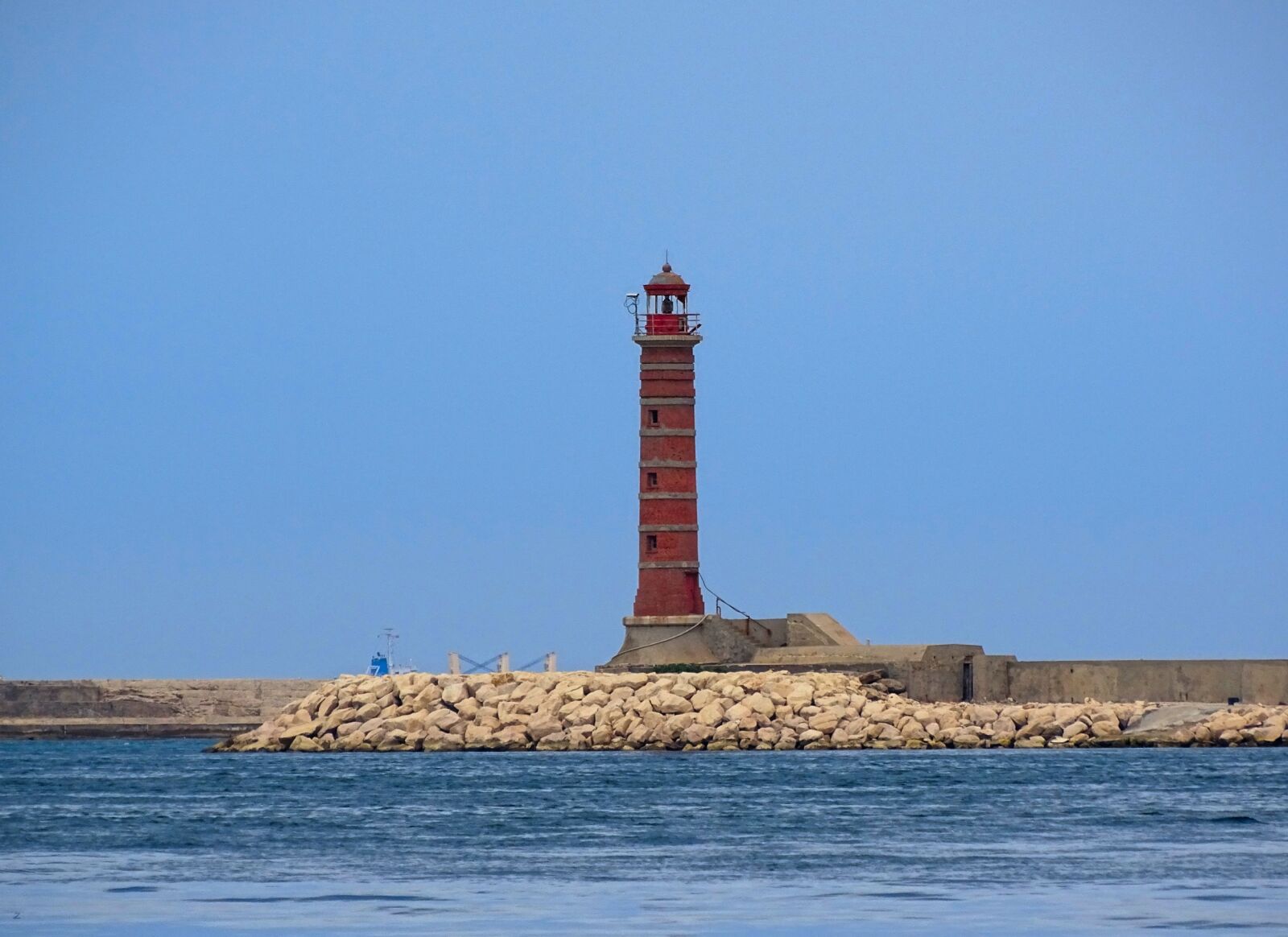 Sony Cyber-shot DSC-HX400V sample photo. Minaret, port, water photography