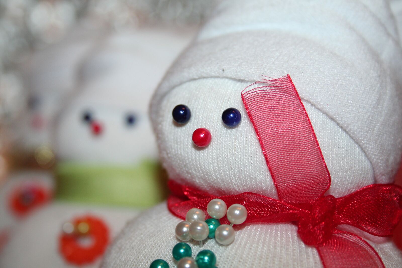 Canon EOS 350D (EOS Digital Rebel XT / EOS Kiss Digital N) sample photo. Snowman, winter, christmas photography