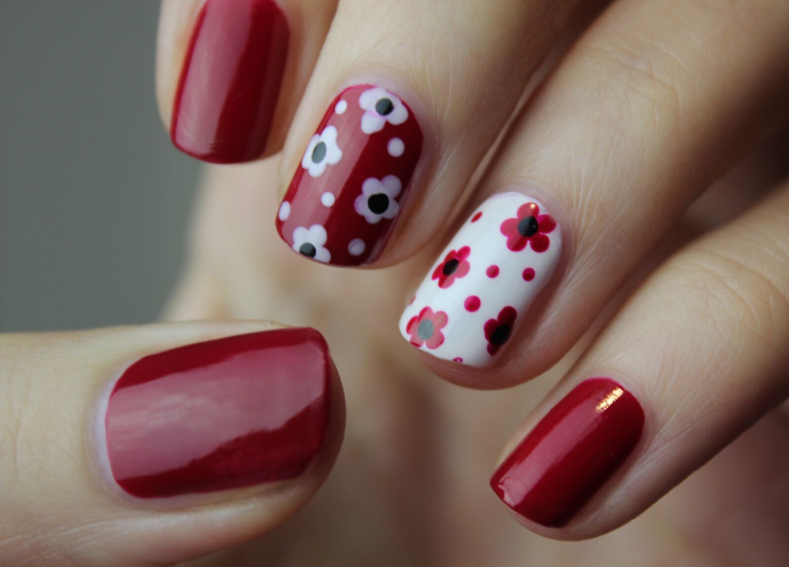 Canon EOS 550D (EOS Rebel T2i / EOS Kiss X4) sample photo. Nail art, manicure, red photography
