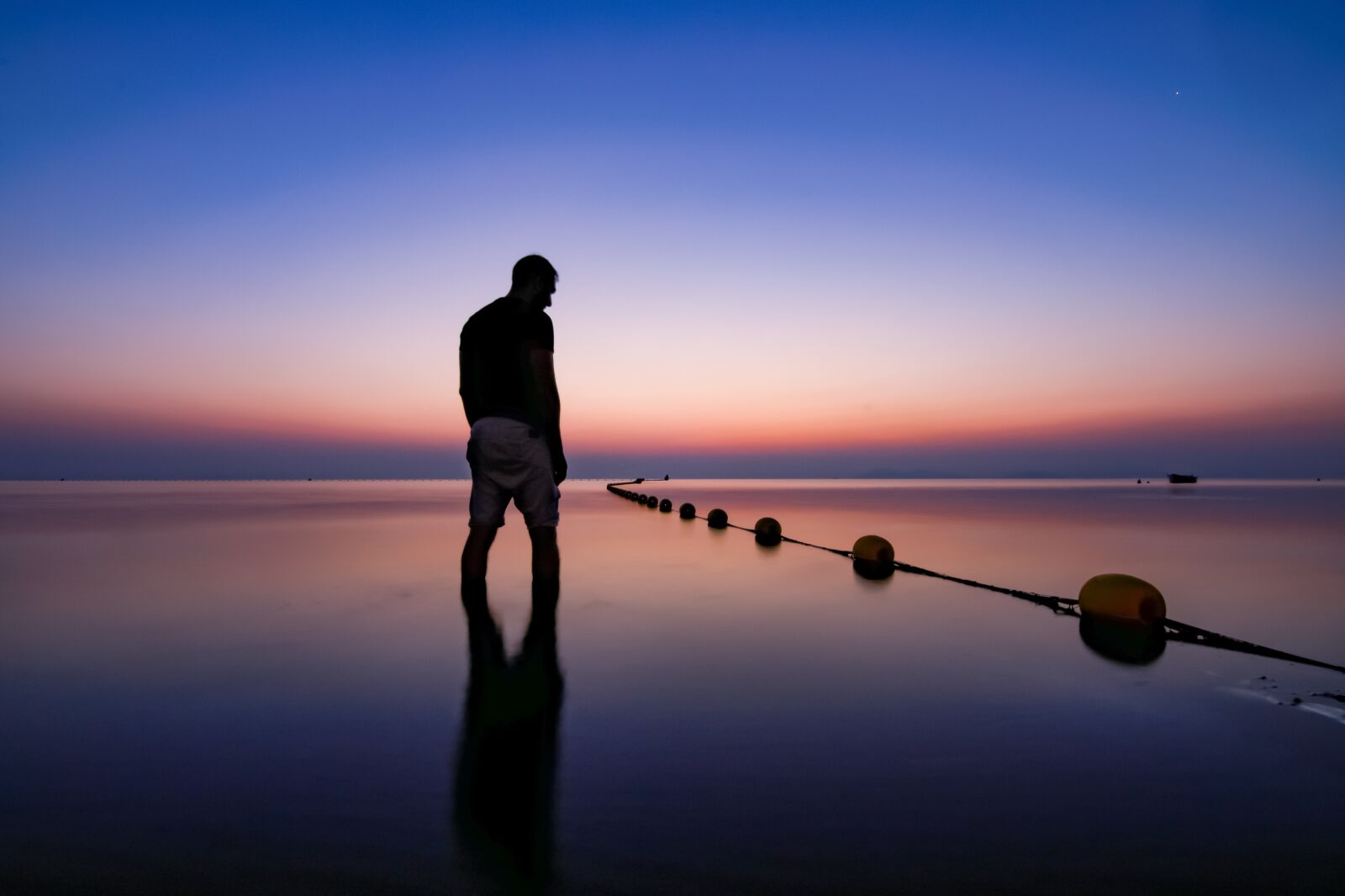 Canon EOS 750D (EOS Rebel T6i / EOS Kiss X8i) sample photo. Seascape, silhouette, twilight photography