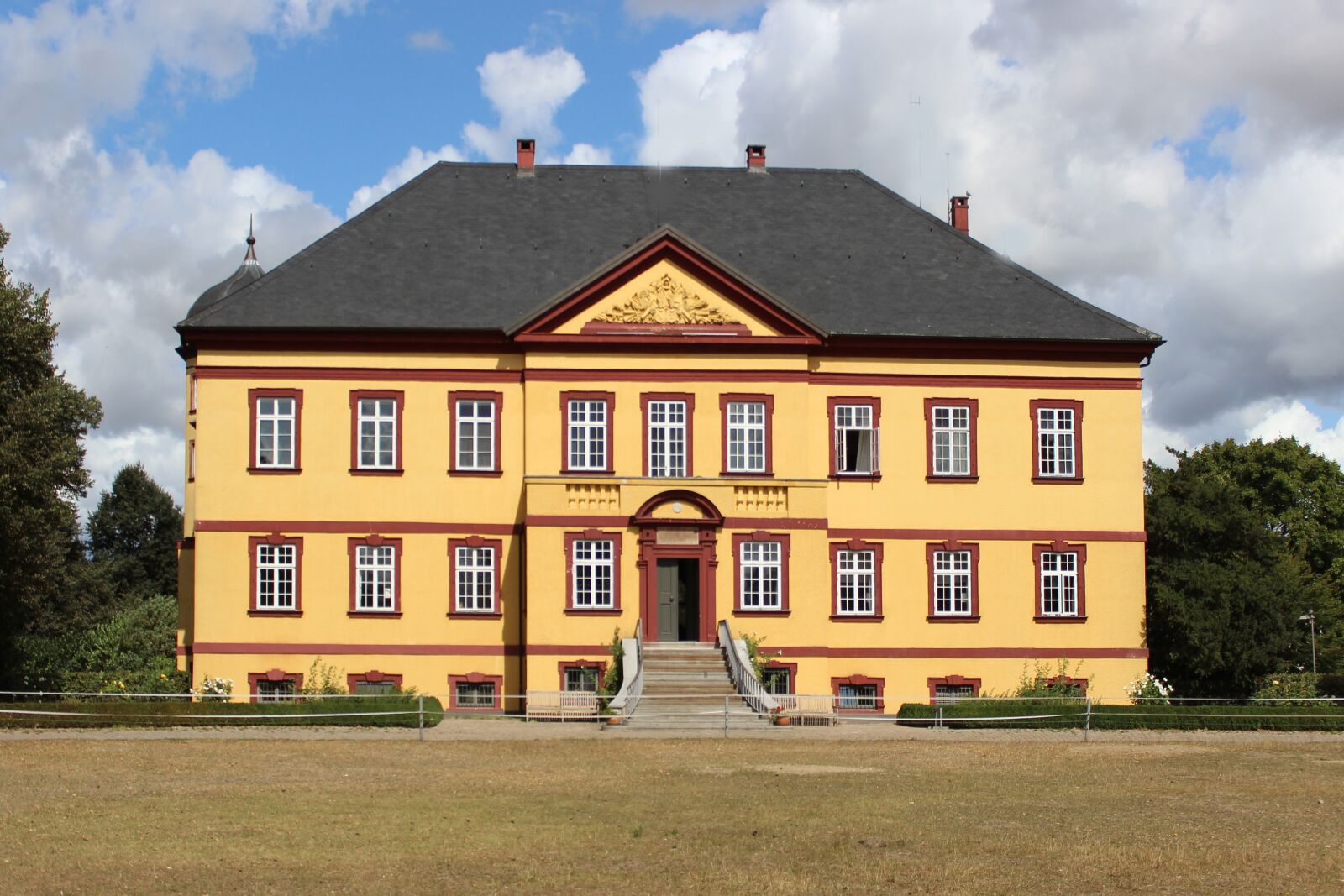 Canon EOS 600D (Rebel EOS T3i / EOS Kiss X5) sample photo. Castle, manor, building photography