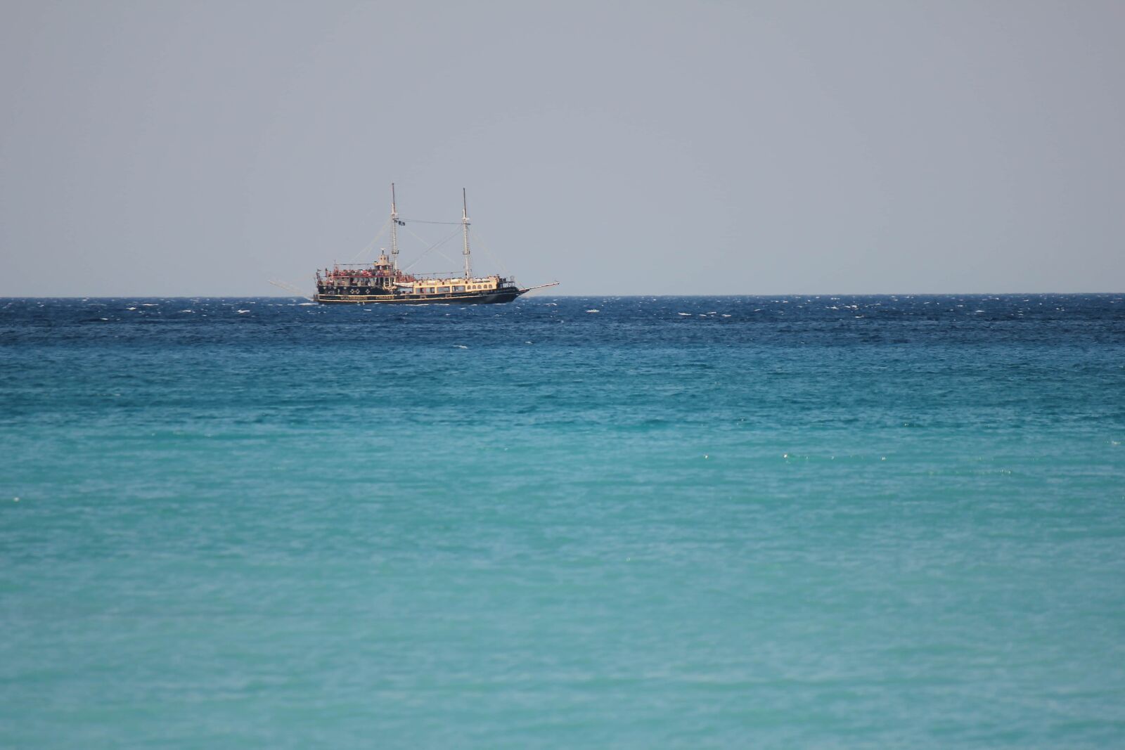 Canon EF-S 55-250mm F4-5.6 IS sample photo. Distance, sailboat, cruise ship photography