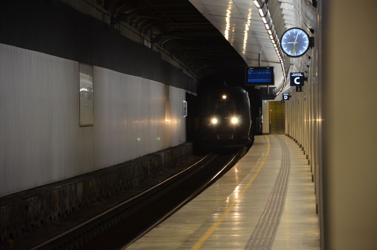 Nikon D7000 sample photo. Train, train station, sm photography