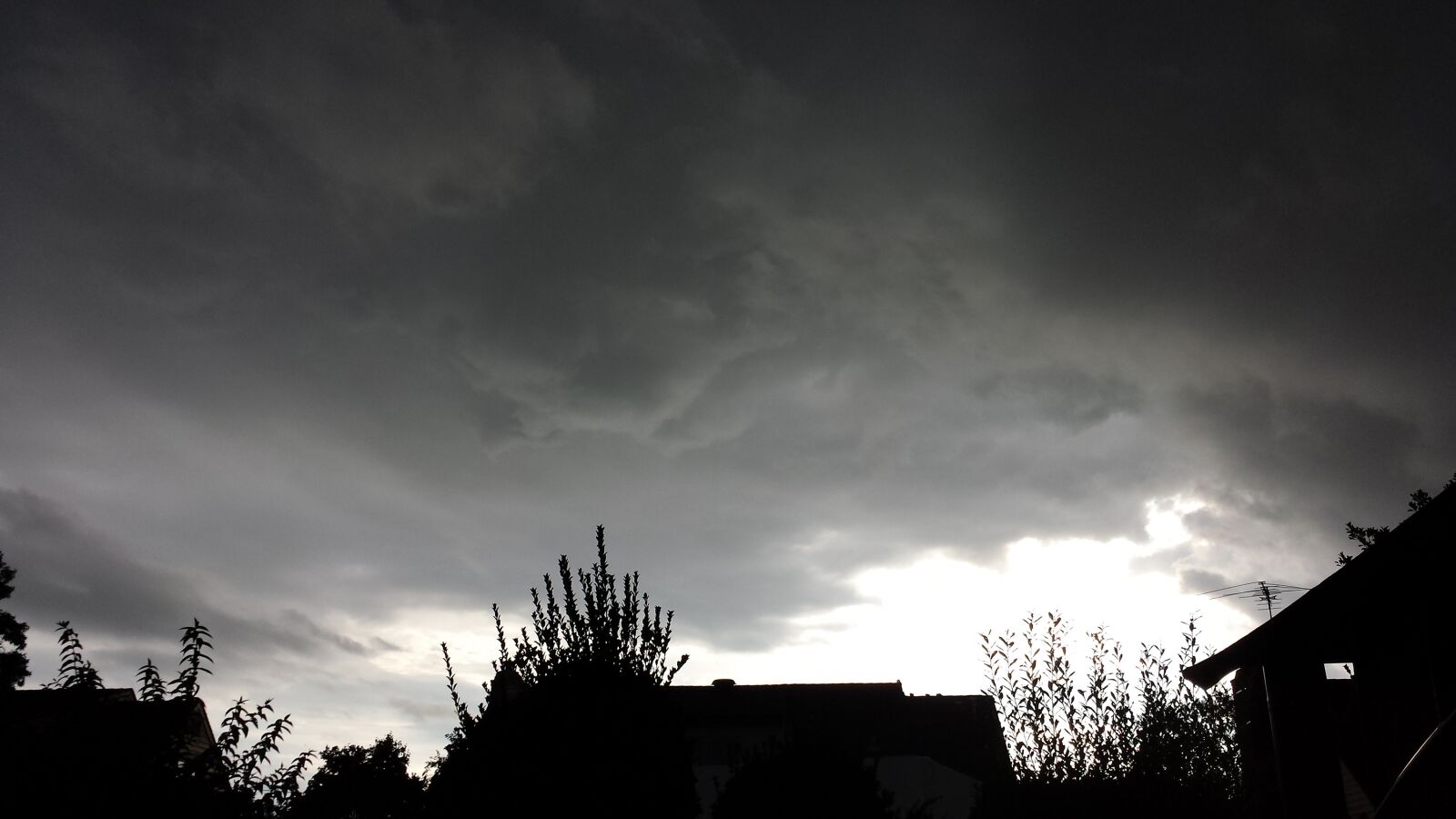 Samsung Galaxy S4 sample photo. Clouds, dark clouds, storm photography