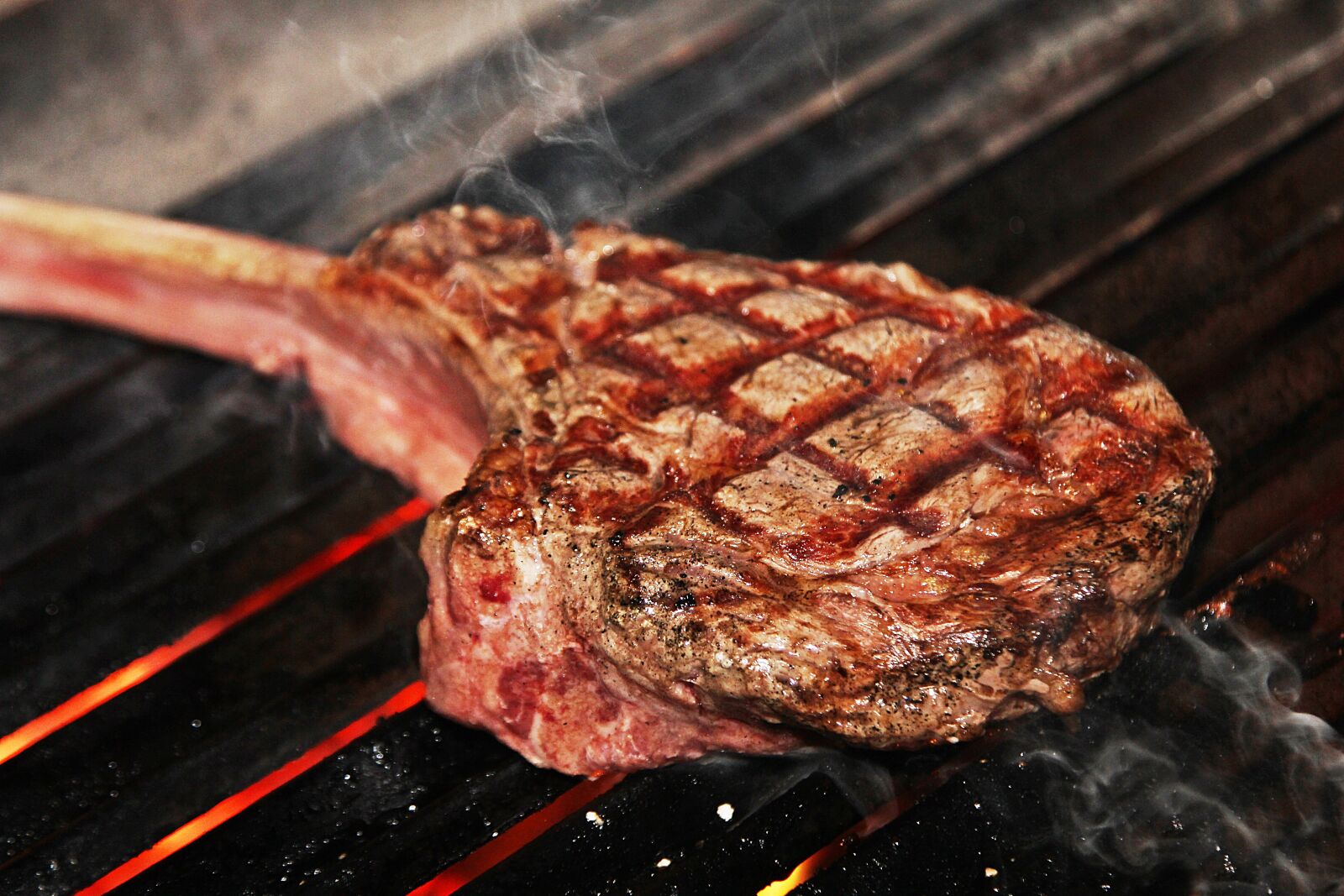 Canon EOS 60D + Canon EF 24-105mm F4L IS USM sample photo. Steak, tomahawk steak, grilling photography