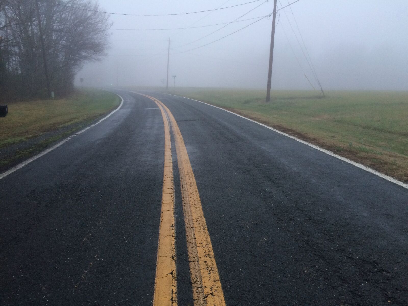 iPhone 5s back camera 4.15mm f/2.2 sample photo. Country, country, road, fog photography