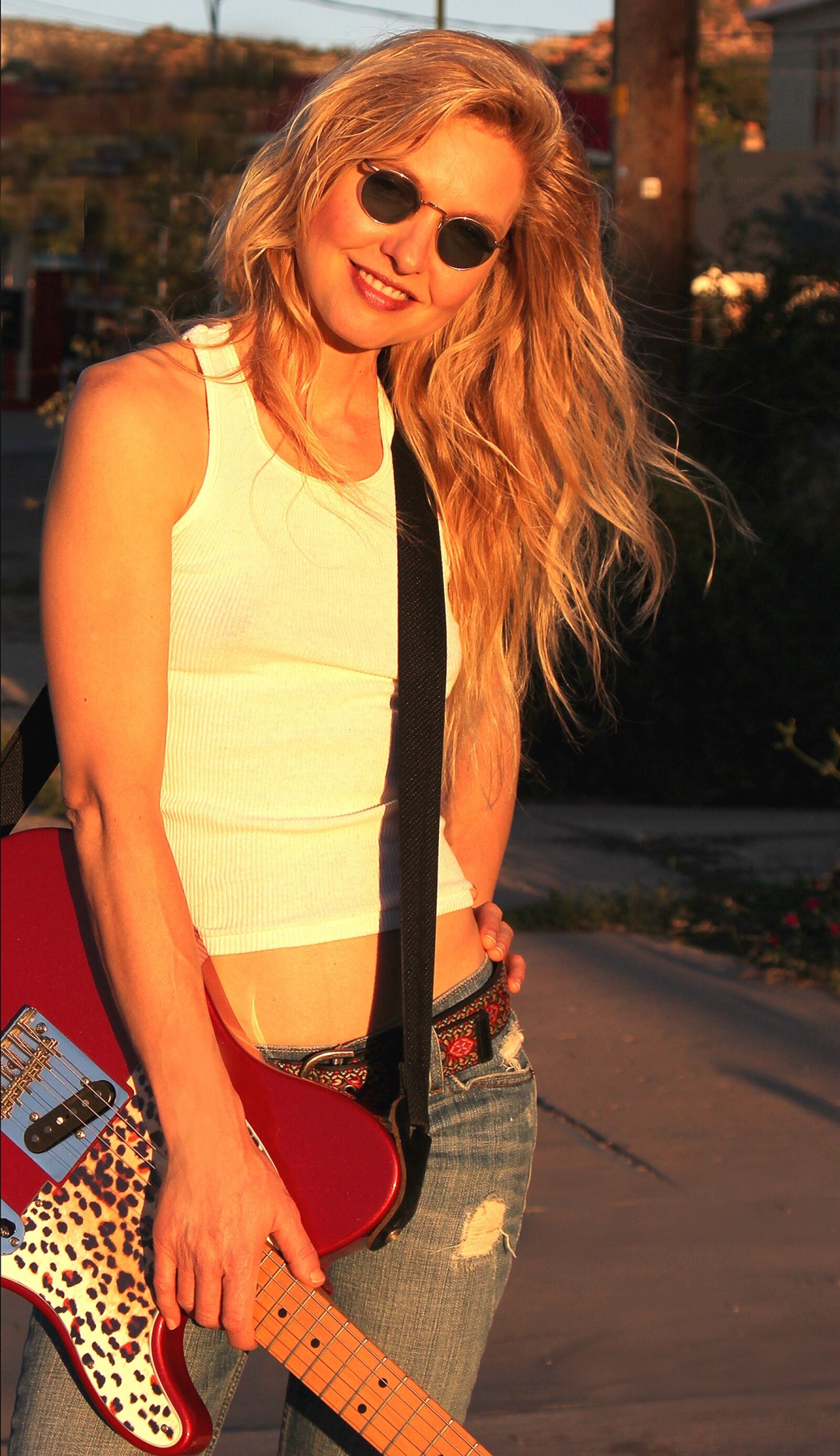 Canon EOS 550D (EOS Rebel T2i / EOS Kiss X4) sample photo. Woman, musician, music photography