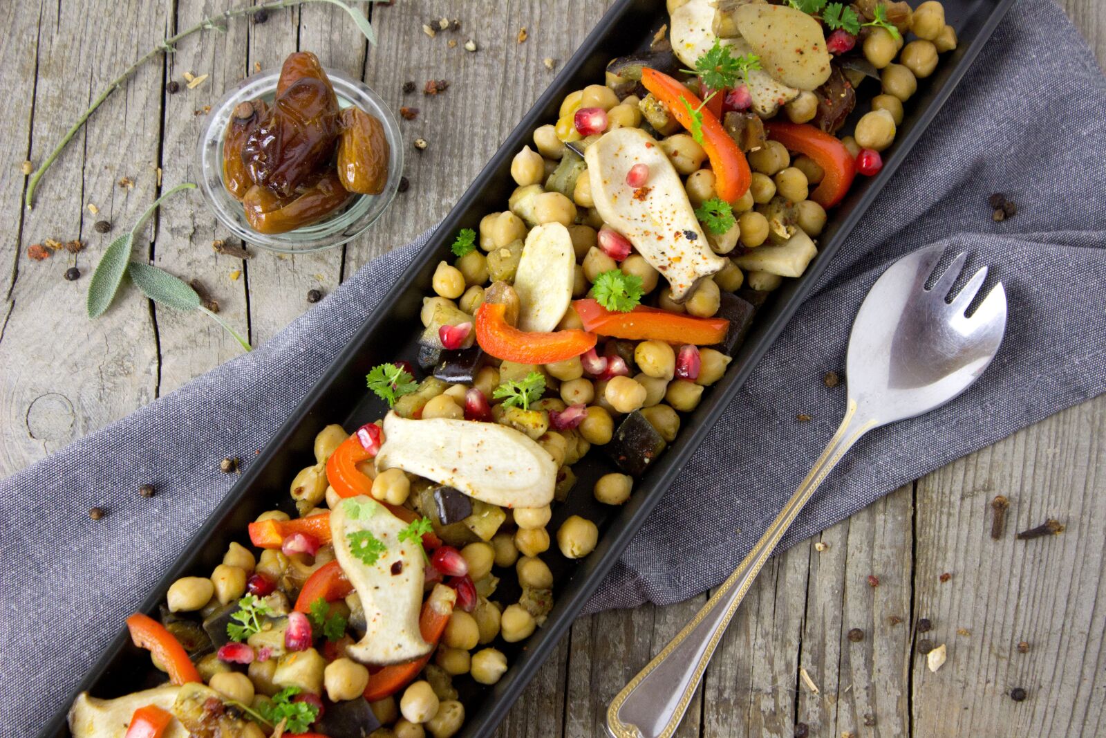 Canon EOS 600D (Rebel EOS T3i / EOS Kiss X5) sample photo. Chickpeas, dates, mushrooms photography