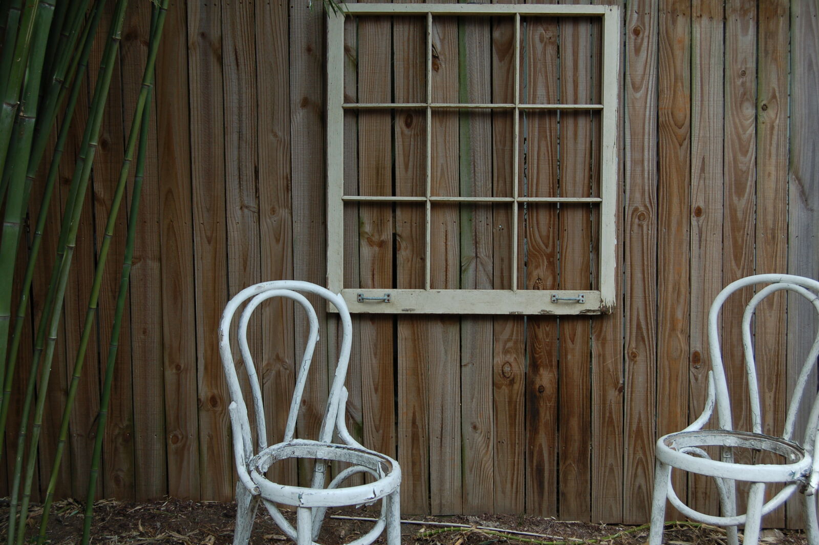 Nikon D50 sample photo. Chair, fence photography