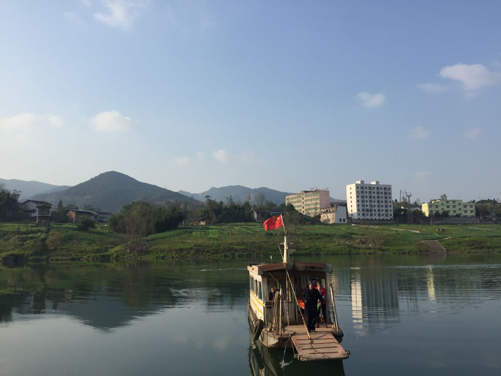 iPhone 6 back camera 4.15mm f/2.2 sample photo. Ship, lake, blue sky photography