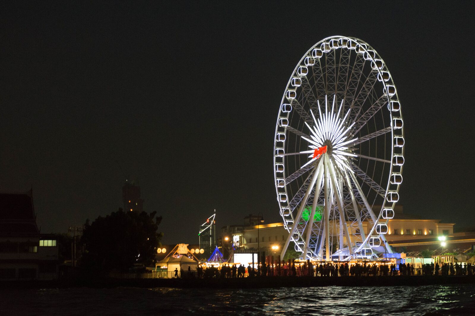 Nikon D7200 sample photo. Building, light, ferris wheel photography