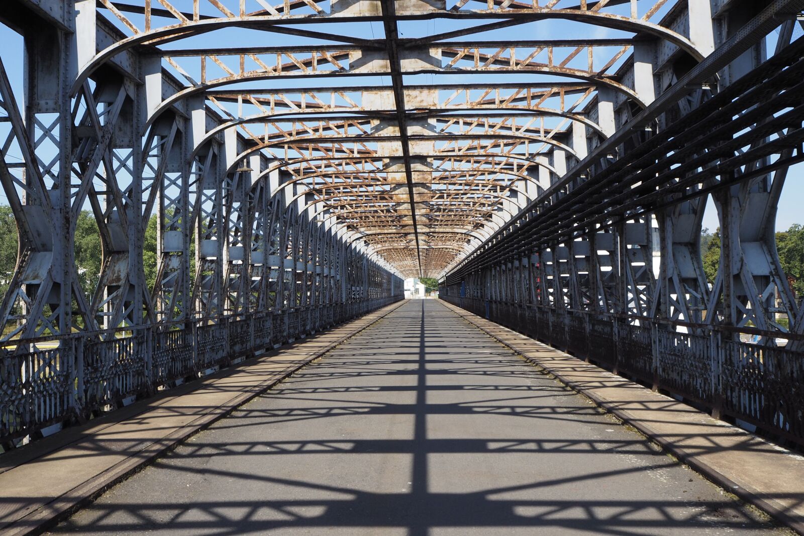 Olympus OM-D E-M10 II sample photo. Bridge, architecture, river photography