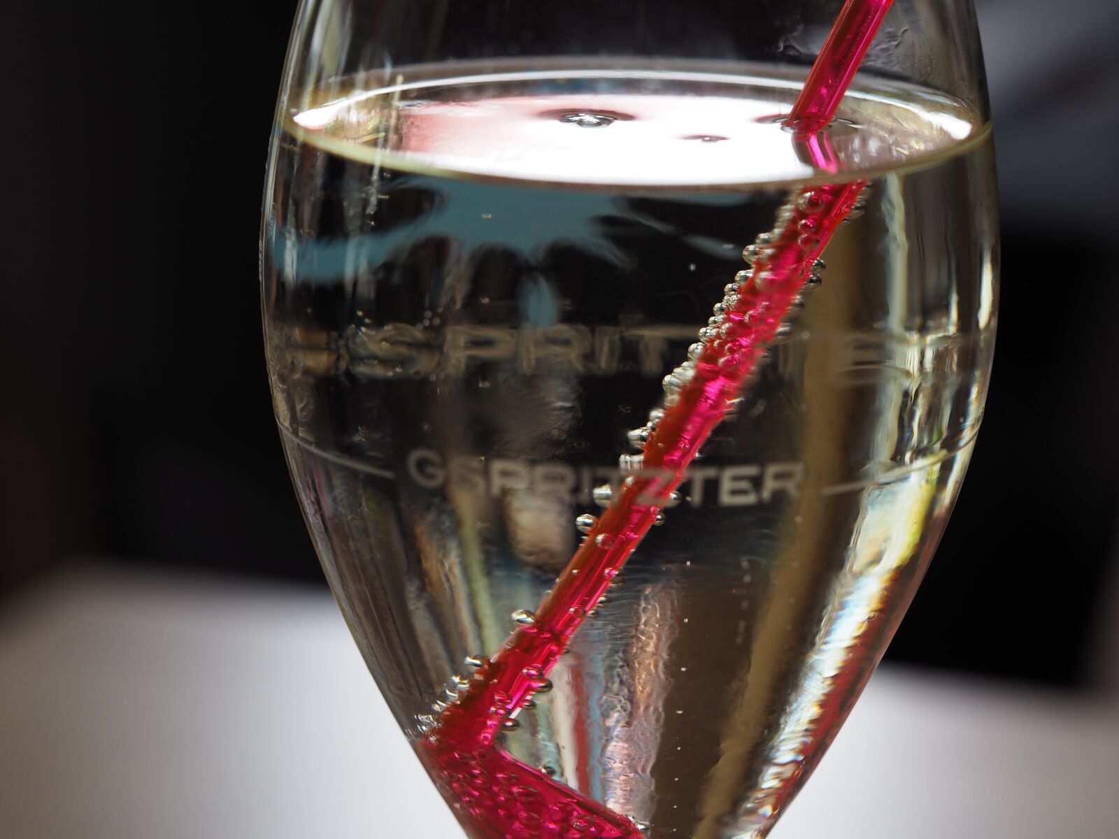 Olympus M.Zuiko Digital ED 60mm F2.8 Macro sample photo. Wine, wine glass, carbonic photography