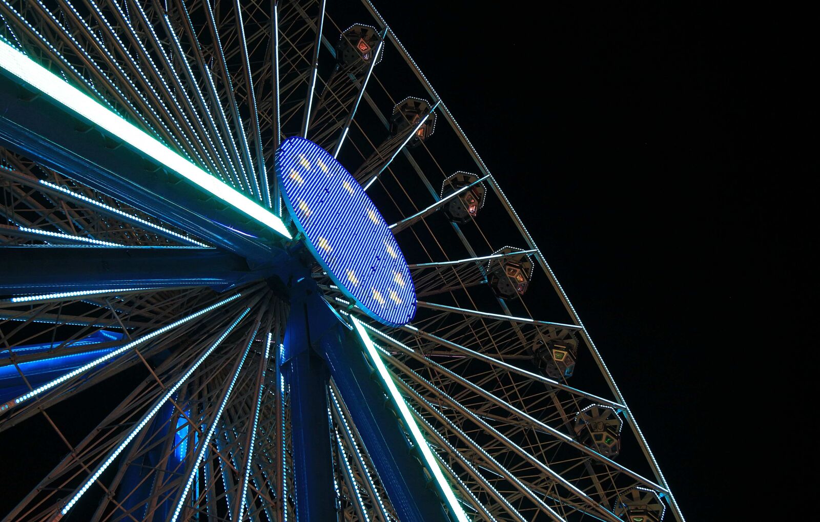 Canon EOS 550D (EOS Rebel T2i / EOS Kiss X4) sample photo. Amusement park, night, festival photography
