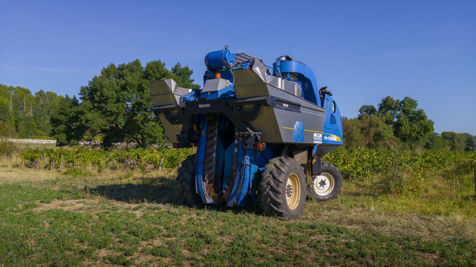 LG G4 sample photo. Harvest, agricultural machine, grape photography