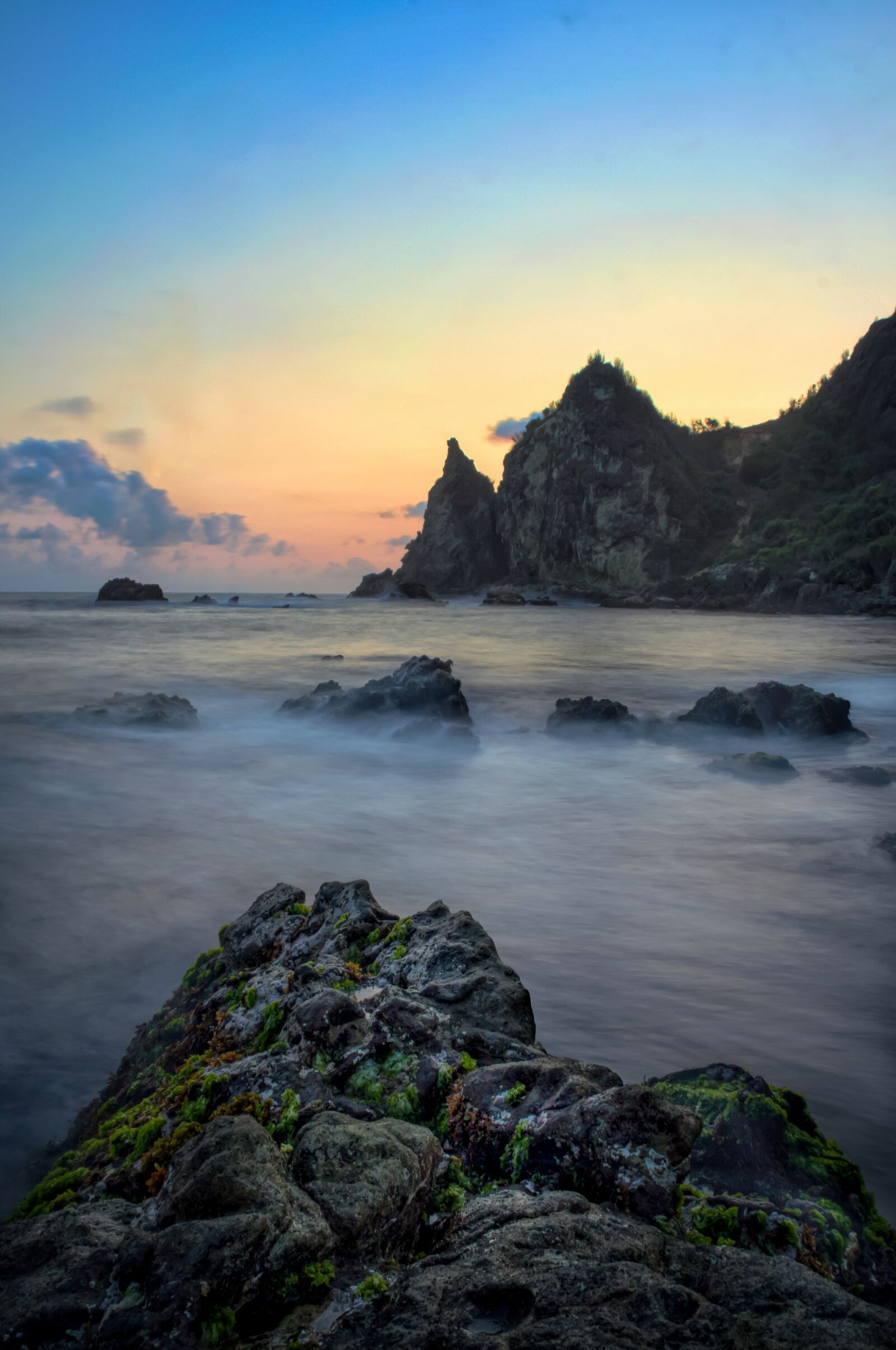 Nikon D3200 sample photo. Sunset, beach, stone photography