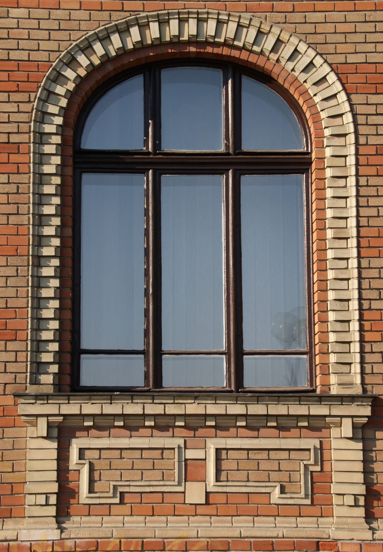 Sony Alpha DSLR-A230 sample photo. Brick, architecture, window photography
