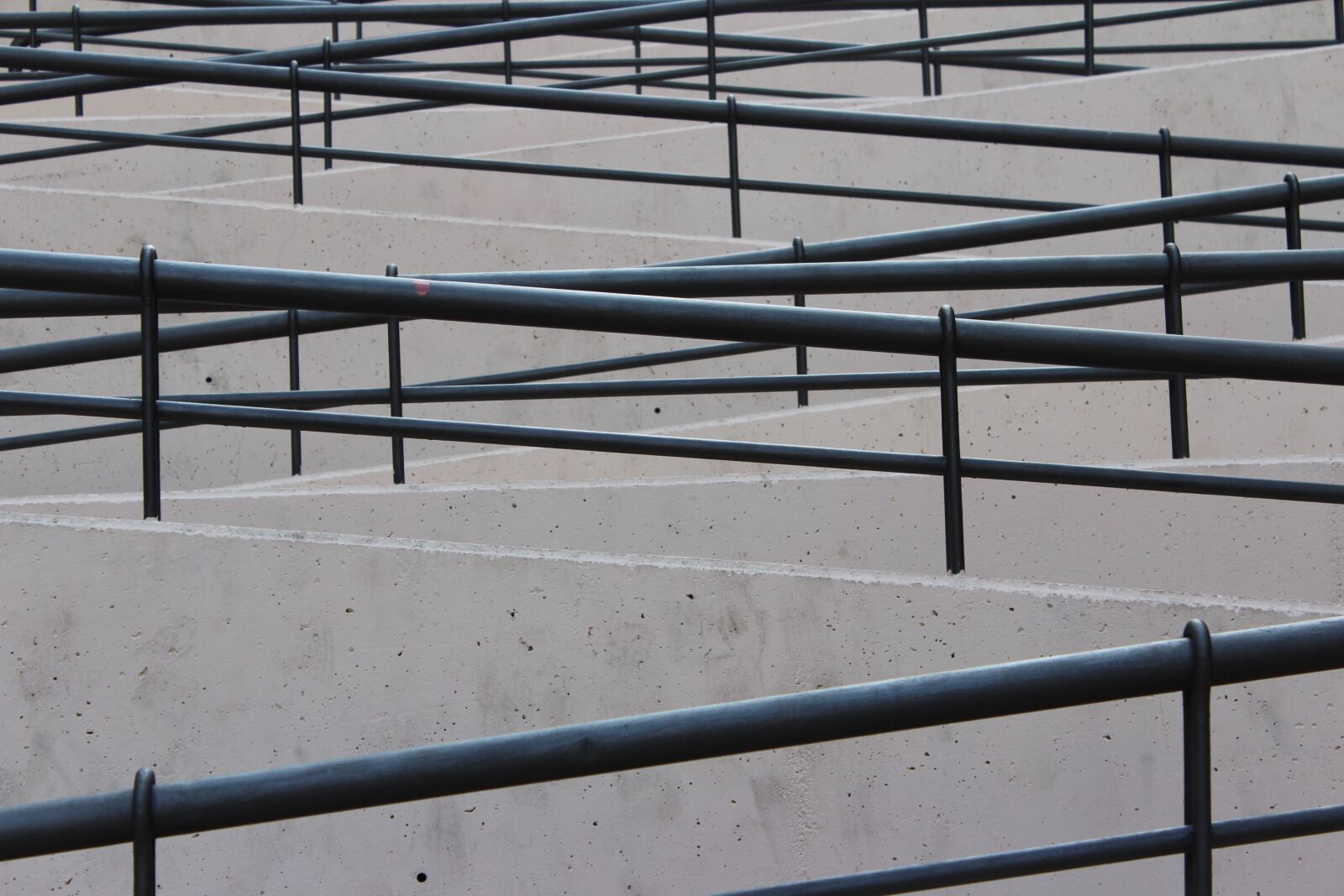 Canon EOS 600D (Rebel EOS T3i / EOS Kiss X5) sample photo. Fence, industry, steel photography